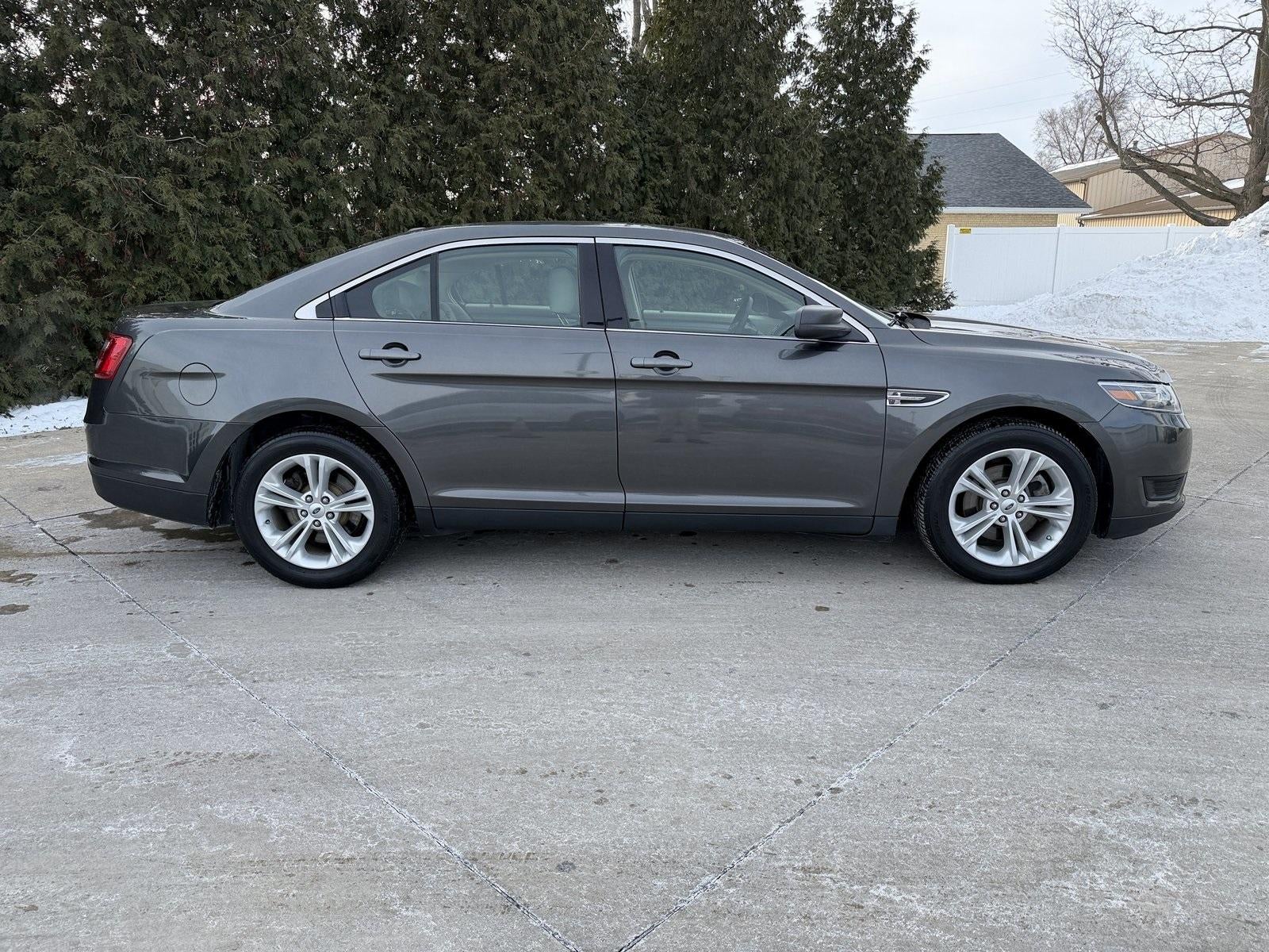 2018 Ford Taurus SE
