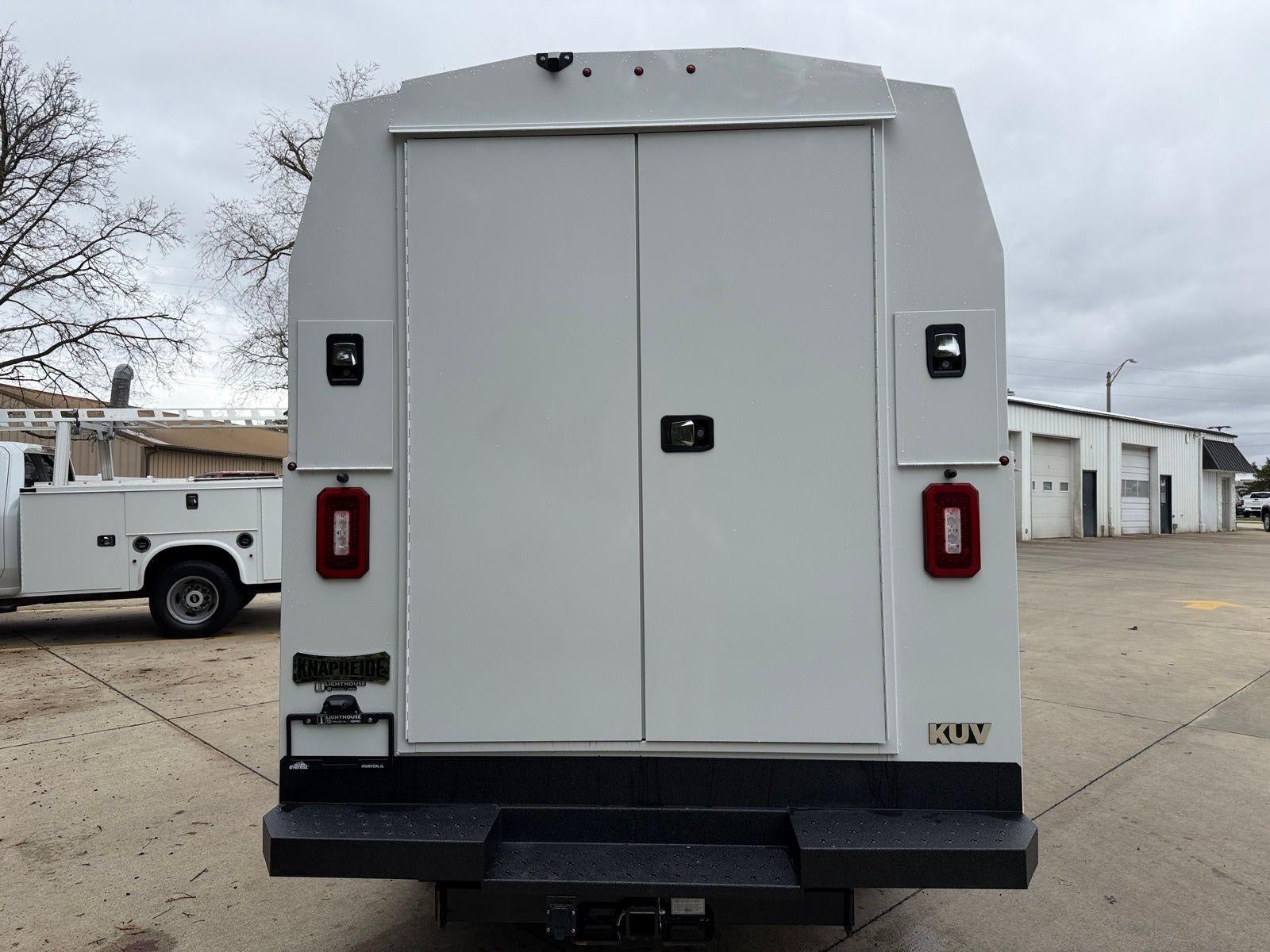 2025 GMC Savana Cutaway 3500 Base