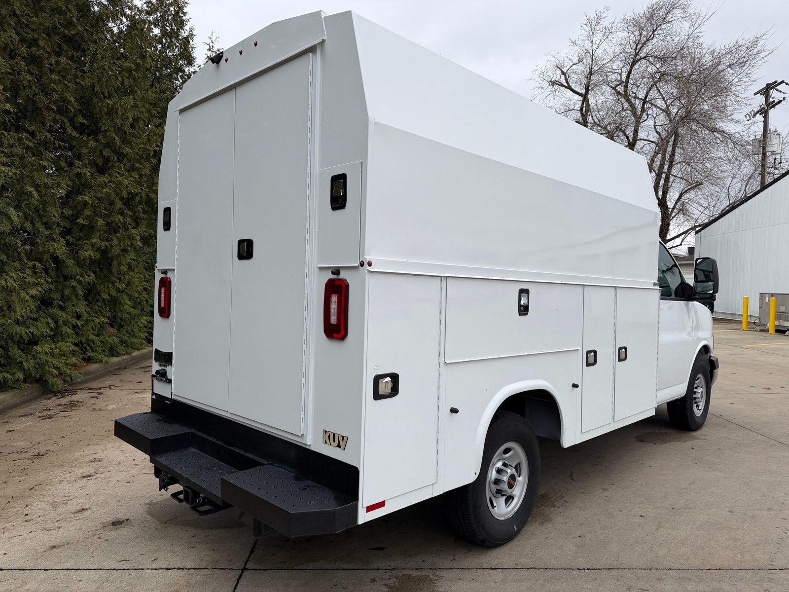 2025 GMC Savana Cutaway 3500 Base