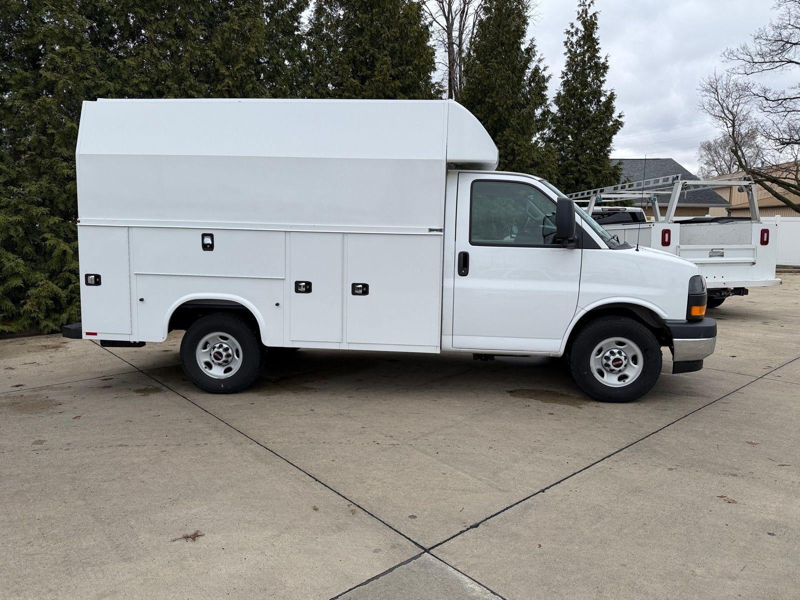 2025 GMC Savana Cutaway 3500 Base