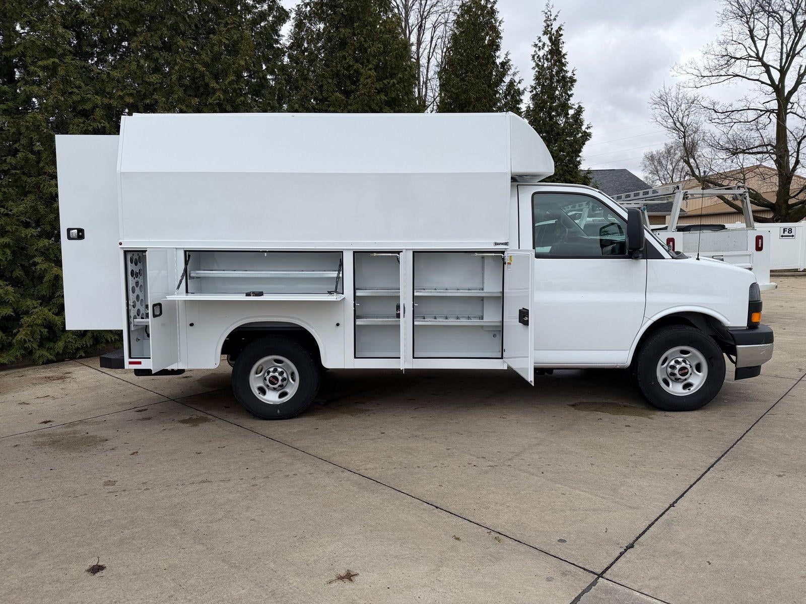 2025 GMC Savana Cutaway 3500 Base