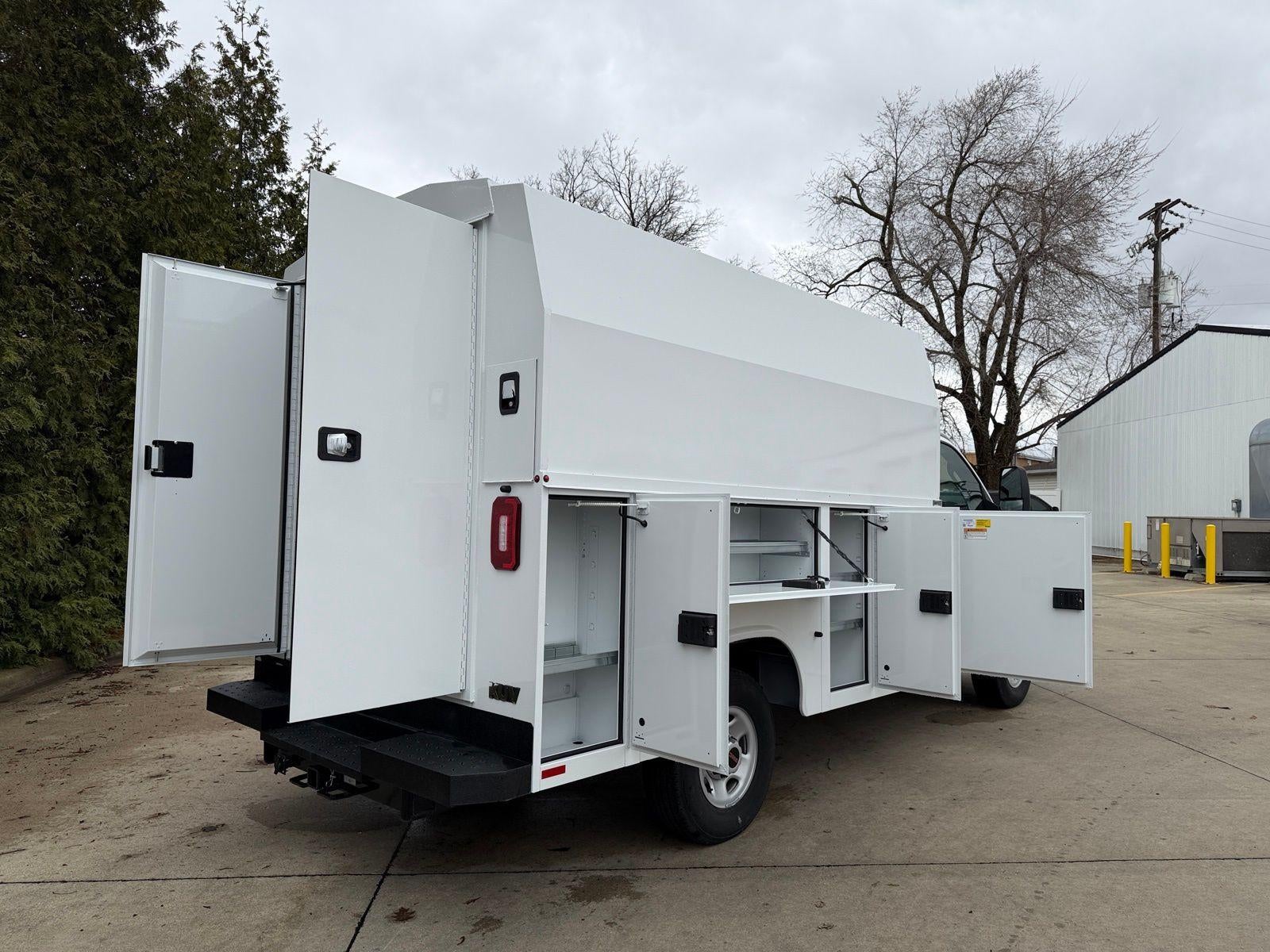 2025 GMC Savana Cutaway 3500 Base