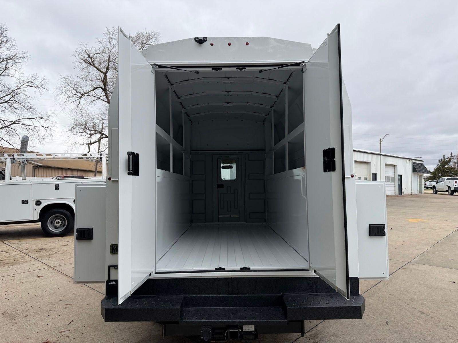 2025 GMC Savana Cutaway 3500 Base