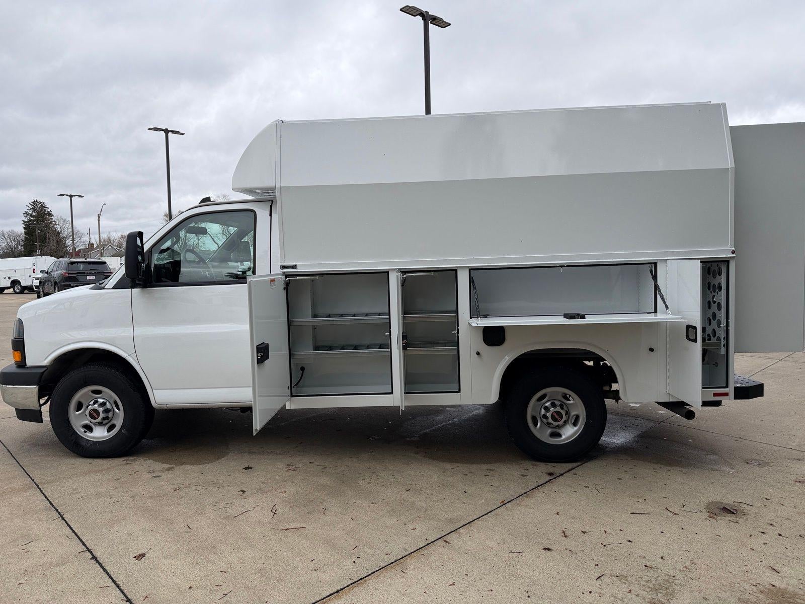 2025 GMC Savana Cutaway 3500 Base