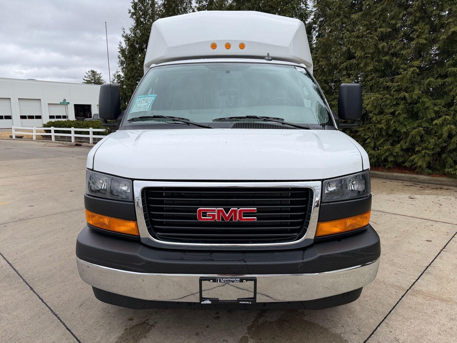 2025 GMC Savana Cutaway 3500 Base