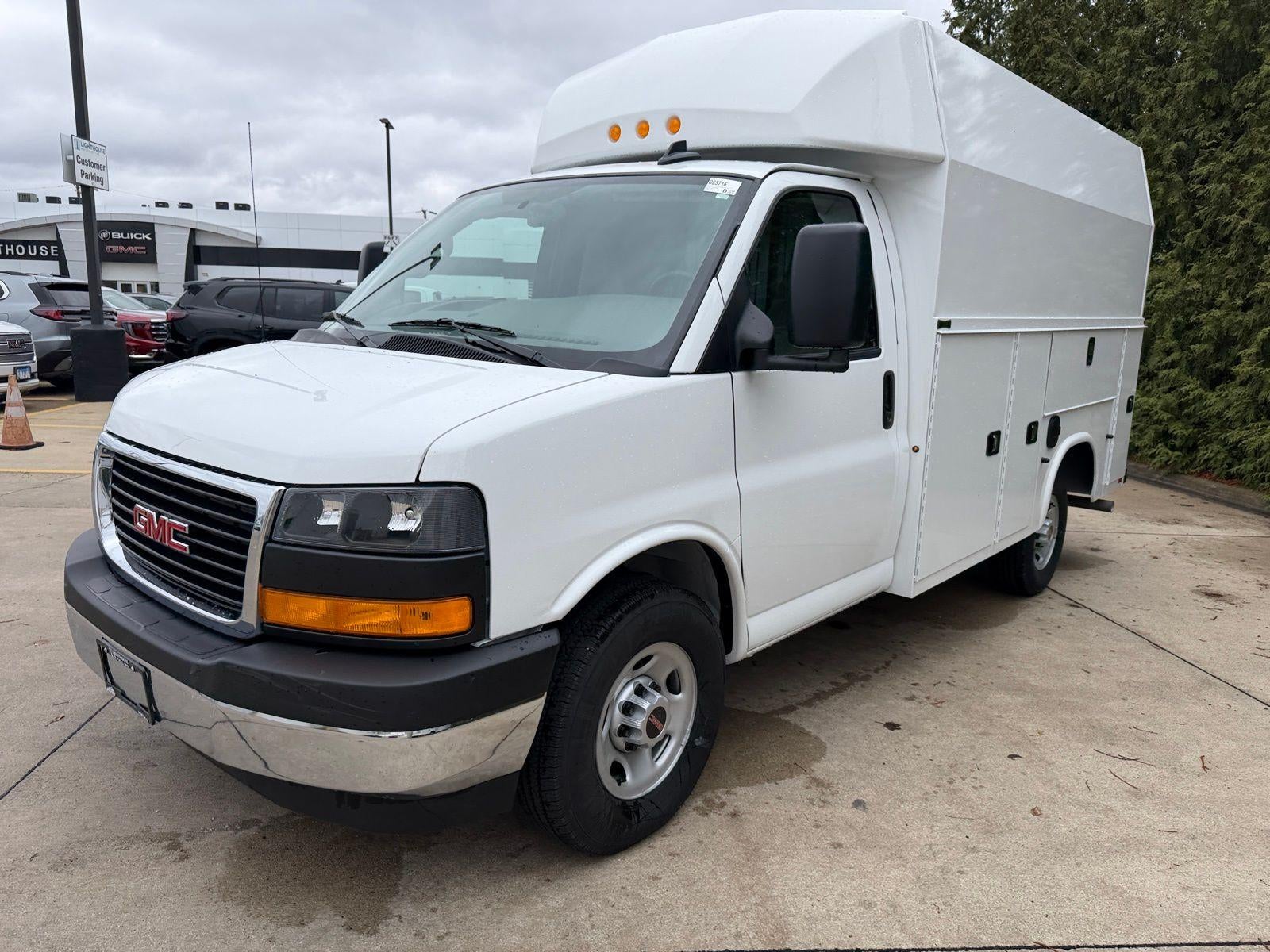 2025 GMC Savana Cutaway 3500 Base