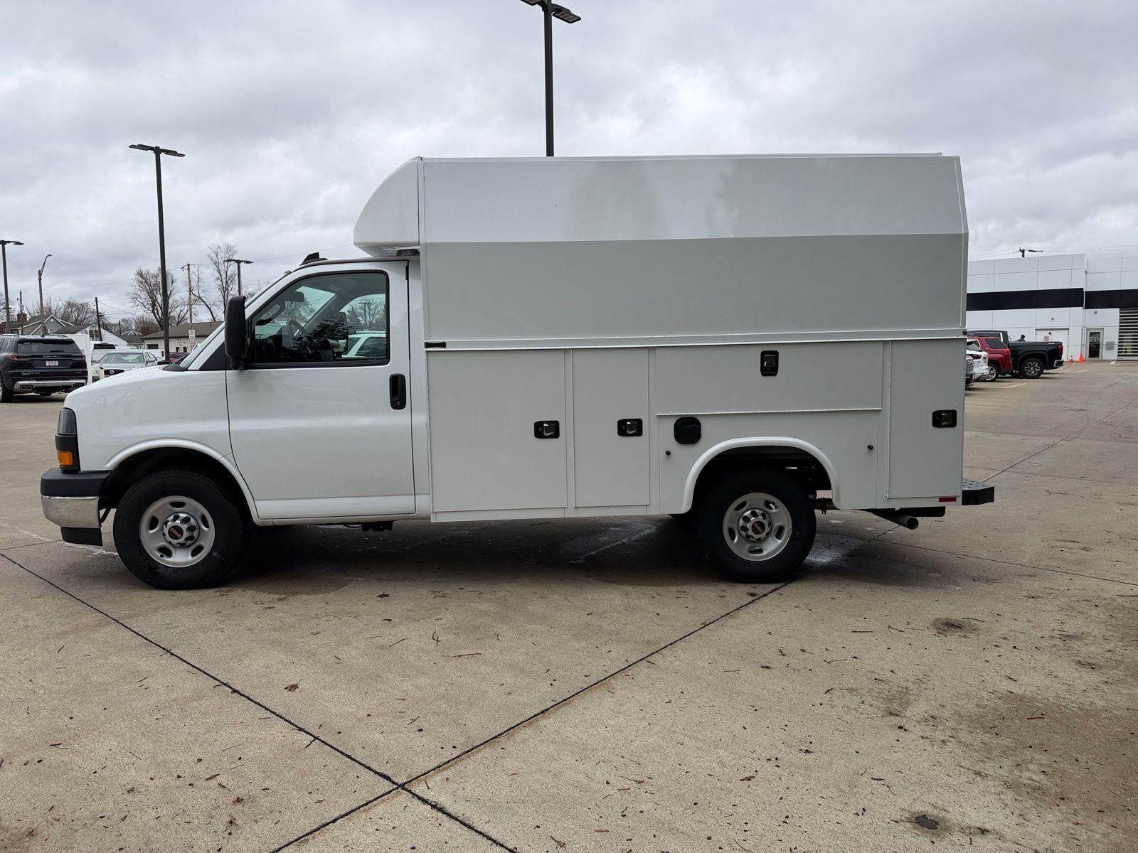 2025 GMC Savana Cutaway 3500 Base