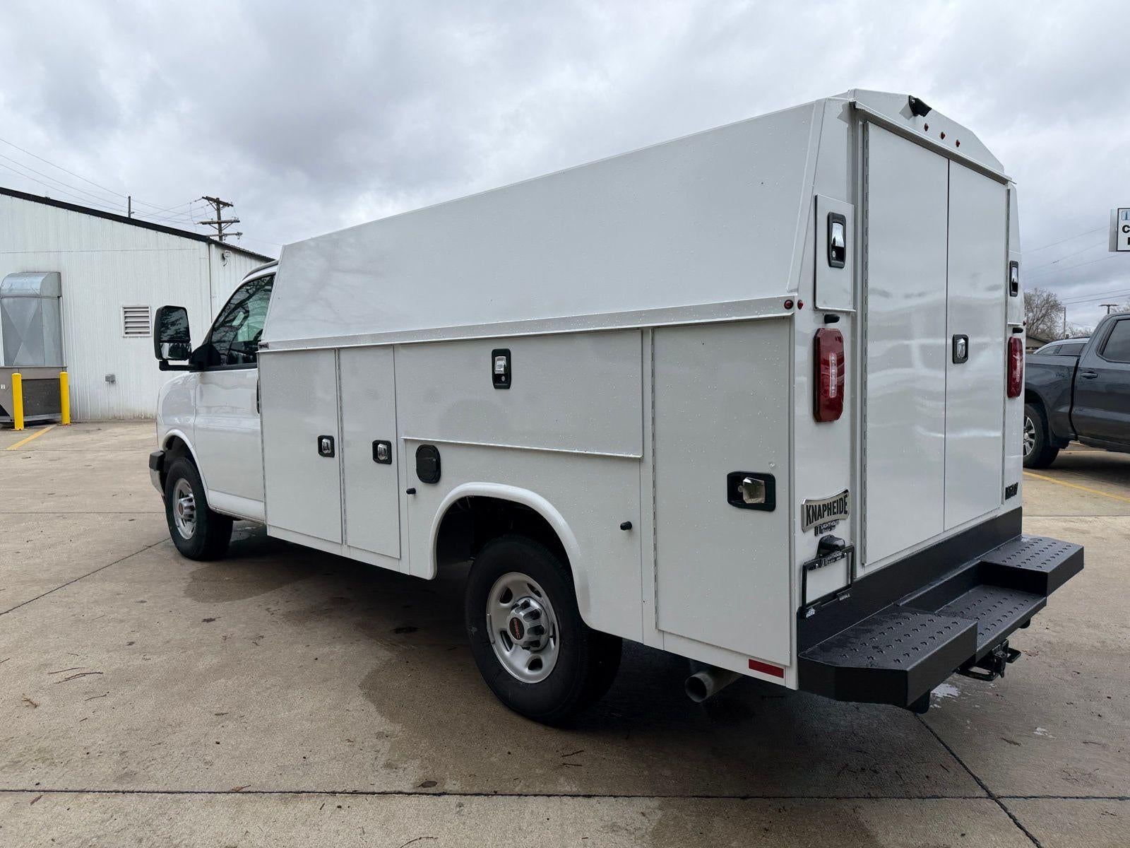 2025 GMC Savana Cutaway 3500 Base