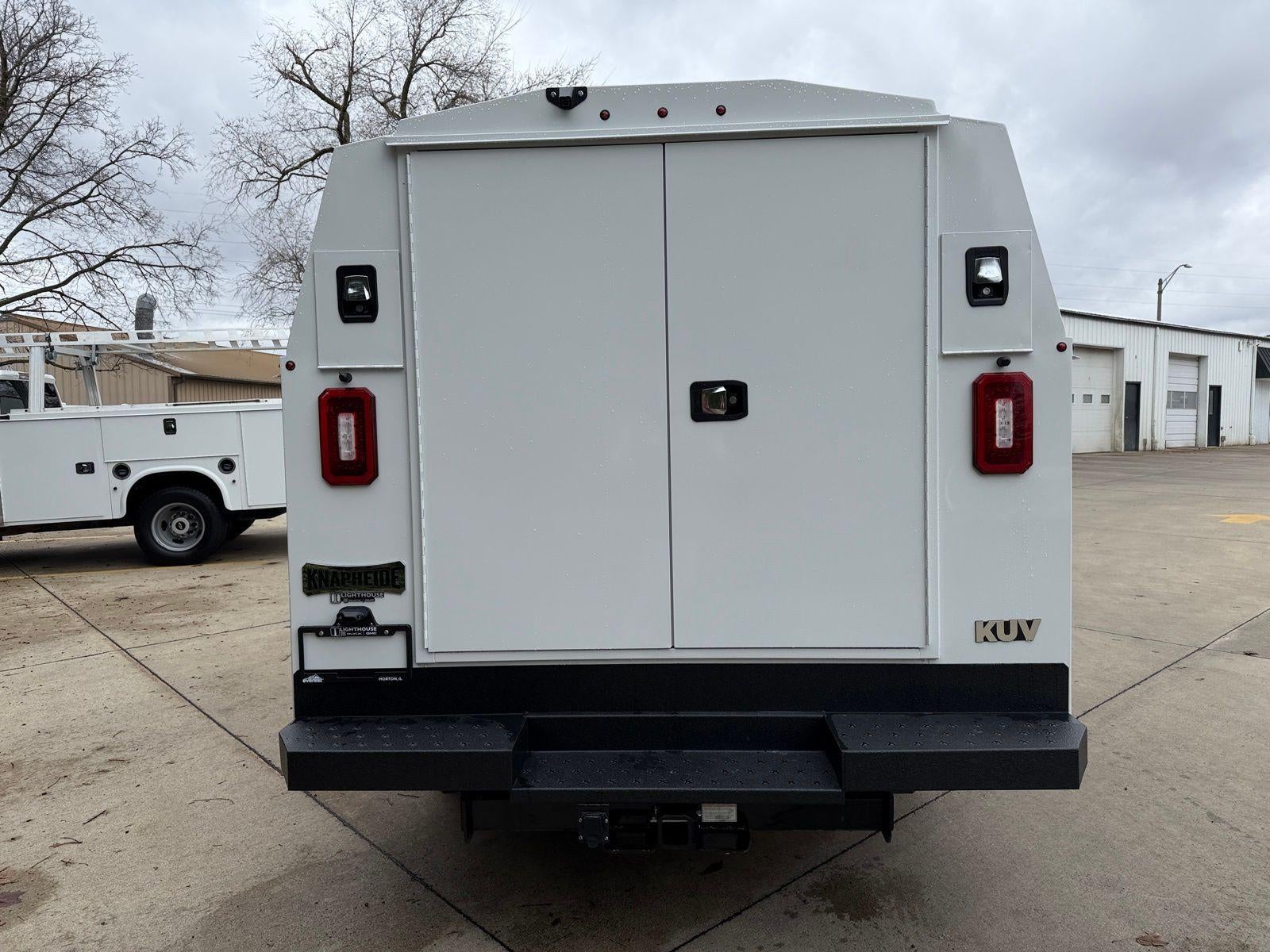 2025 GMC Savana Cutaway 3500 Base