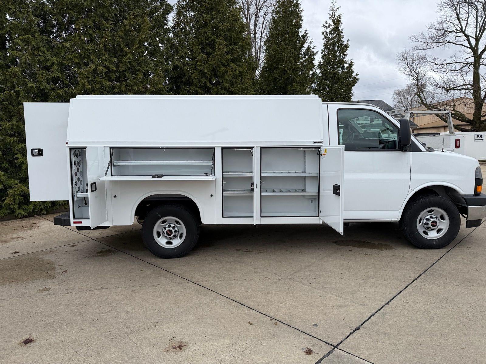 2025 GMC Savana Cutaway 3500 Base