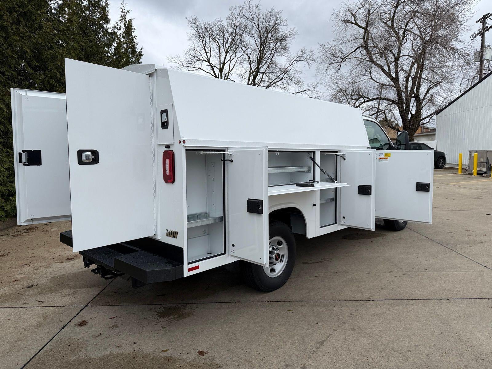 2025 GMC Savana Cutaway 3500 Base