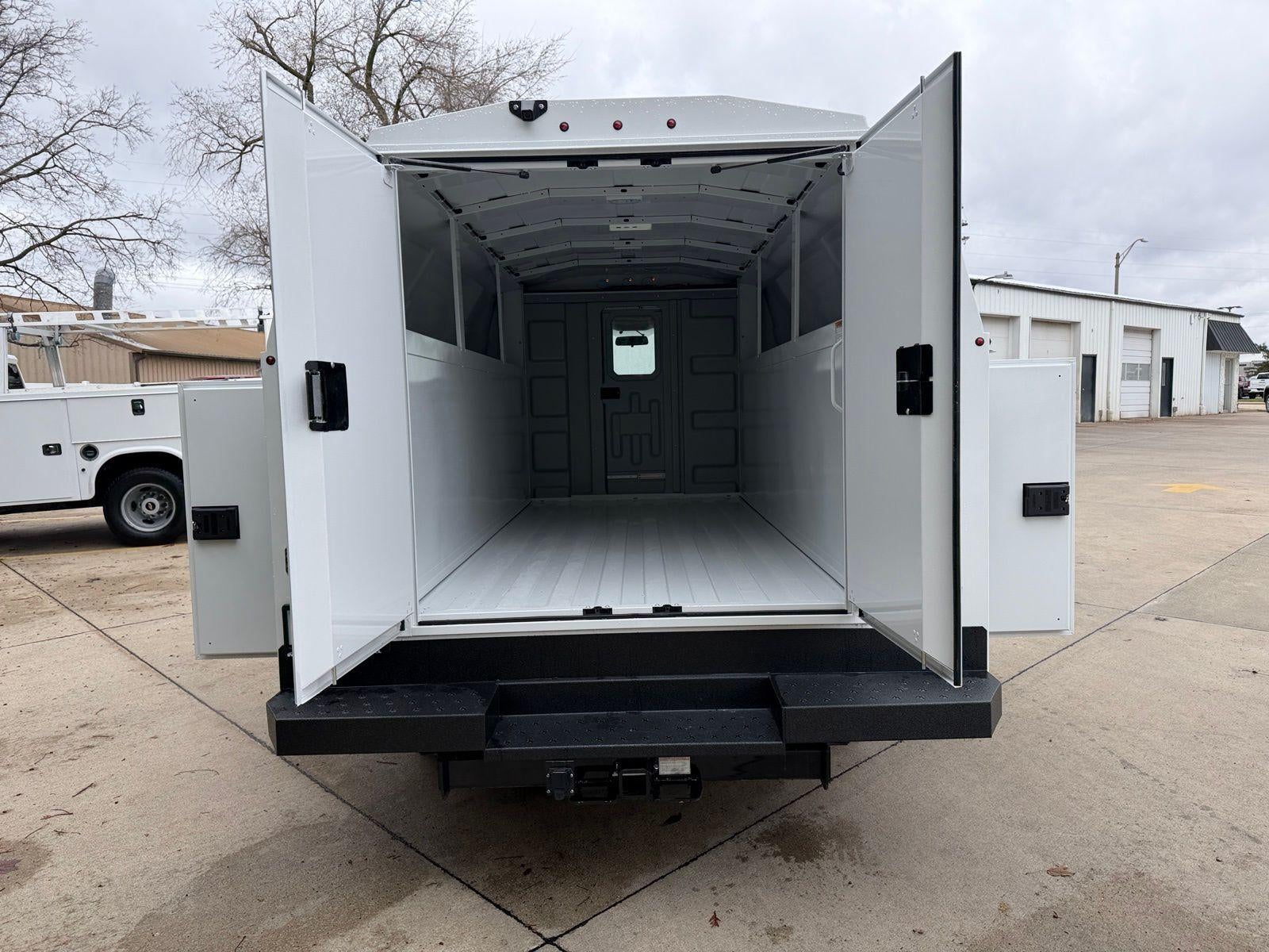 2025 GMC Savana Cutaway 3500 Base