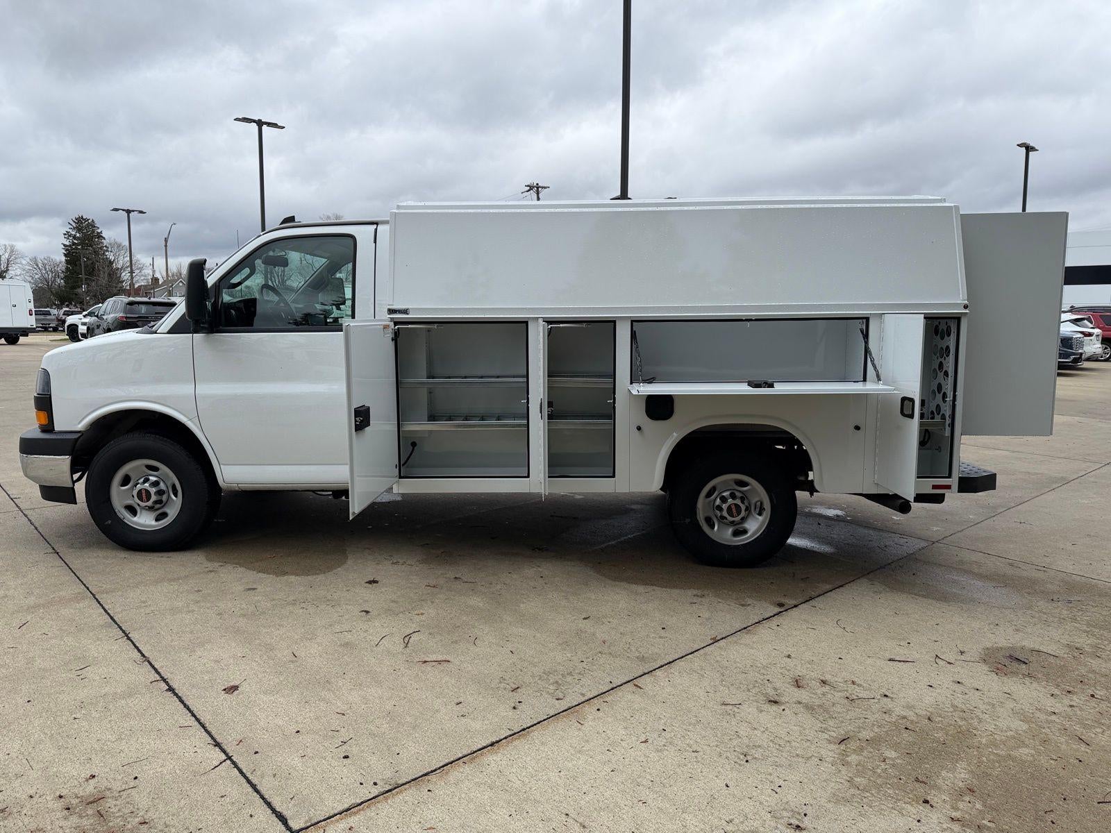 2025 GMC Savana Cutaway 3500 Base