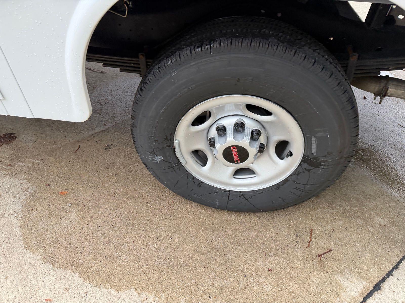 2025 GMC Savana Cutaway 3500 Base