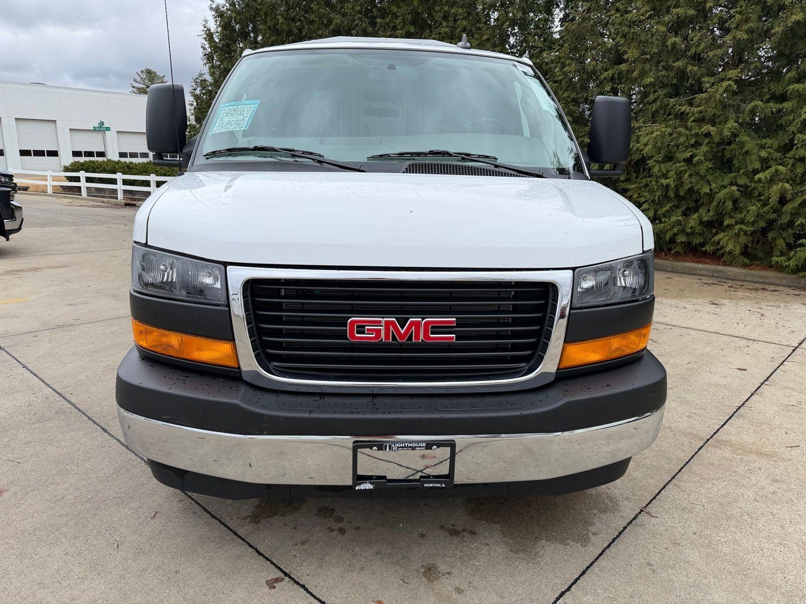 2025 GMC Savana Cutaway 3500 Base