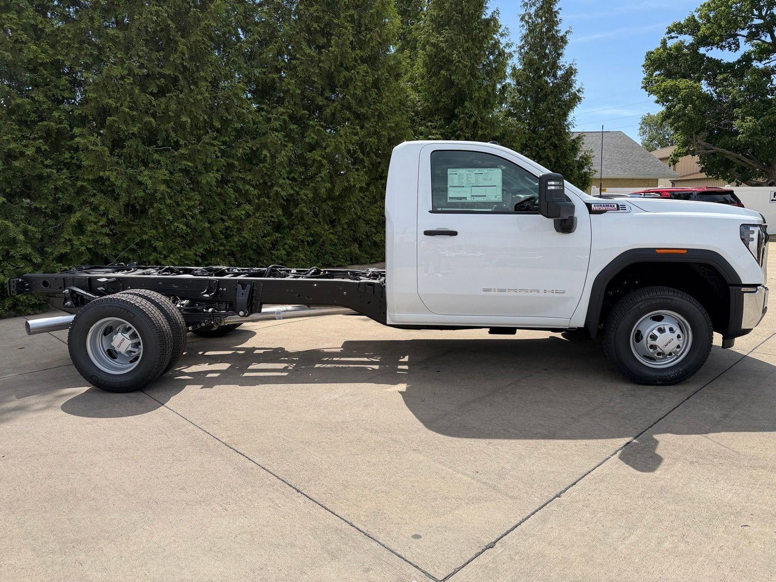 2026 GMC Sierra 3500 HD Chassis Cab Pro