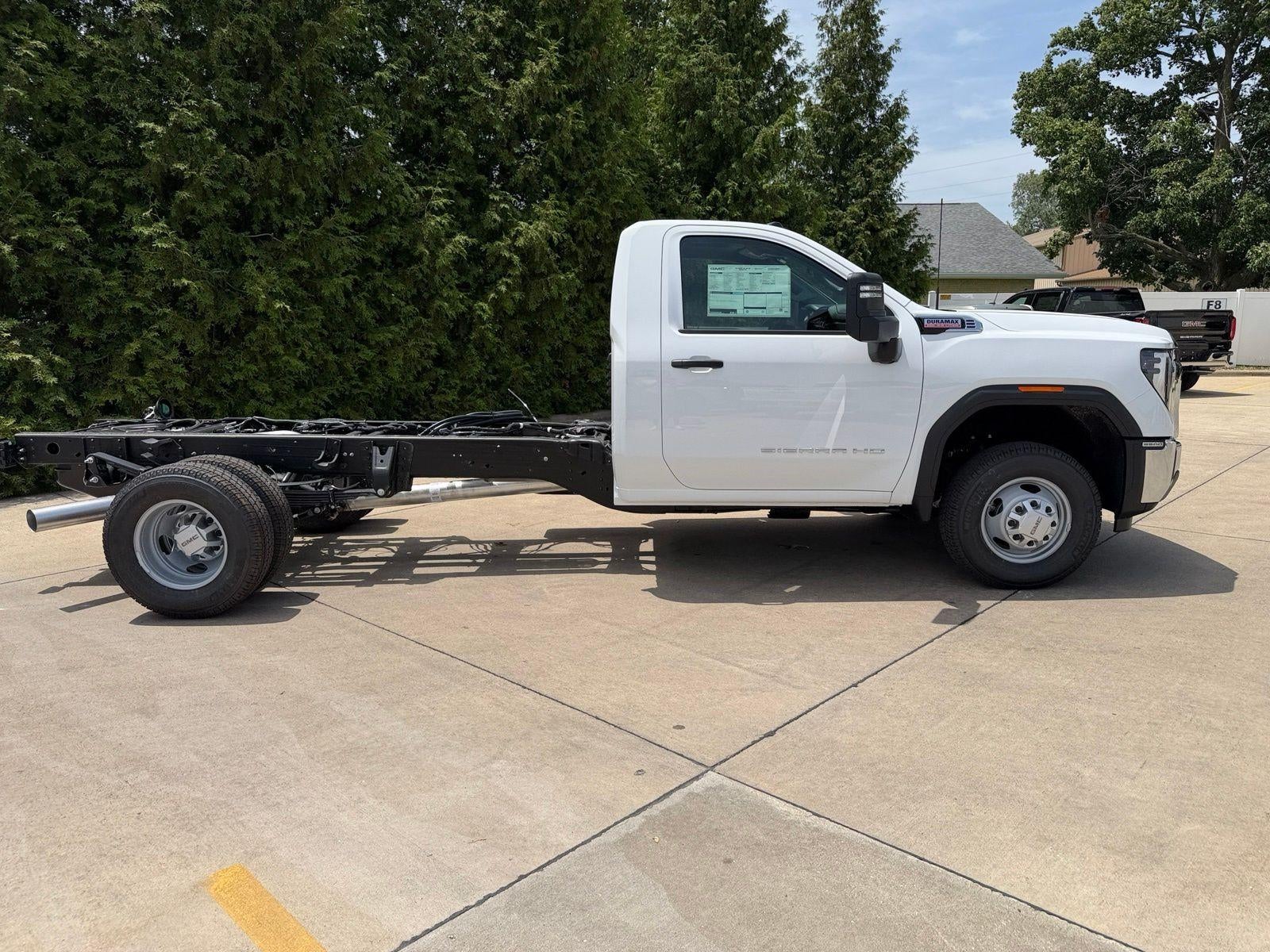 2026 GMC Sierra 3500 HD Chassis Cab Pro