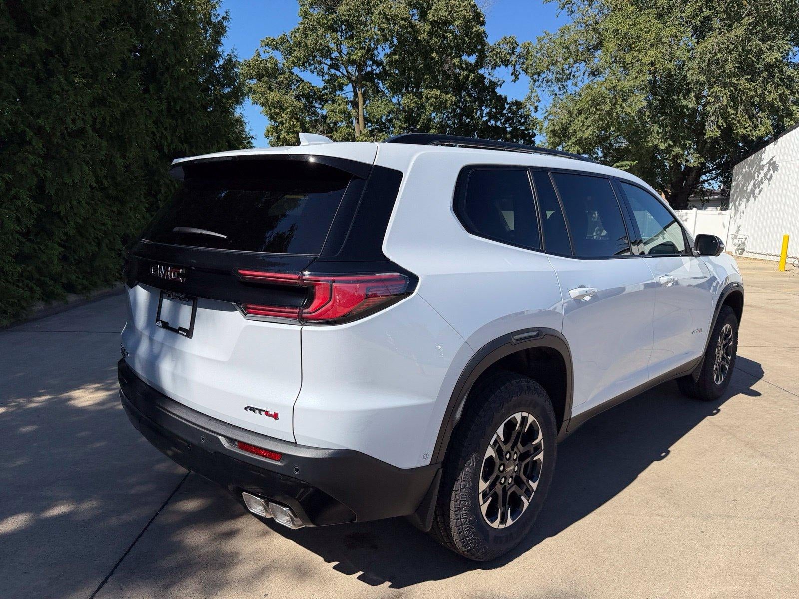 2027 GMC Acadia AWD AT4