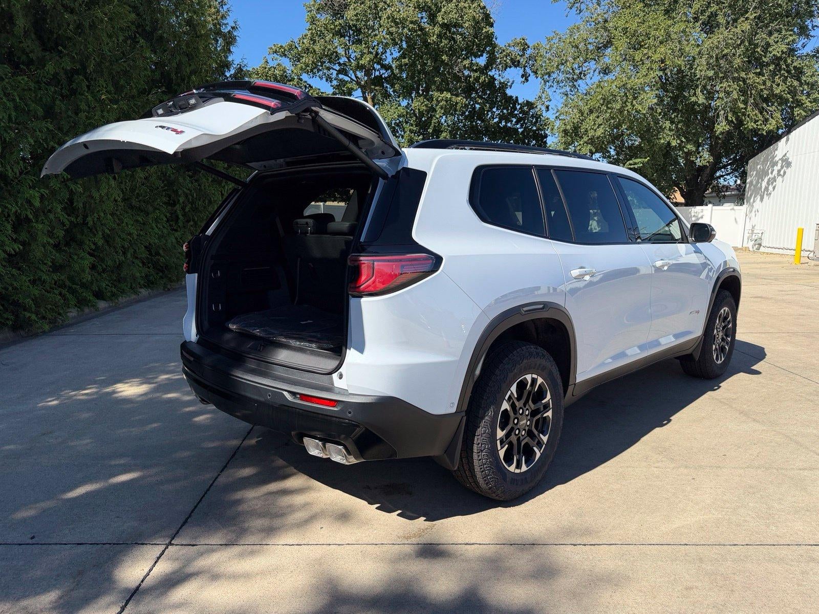 2027 GMC Acadia AWD AT4