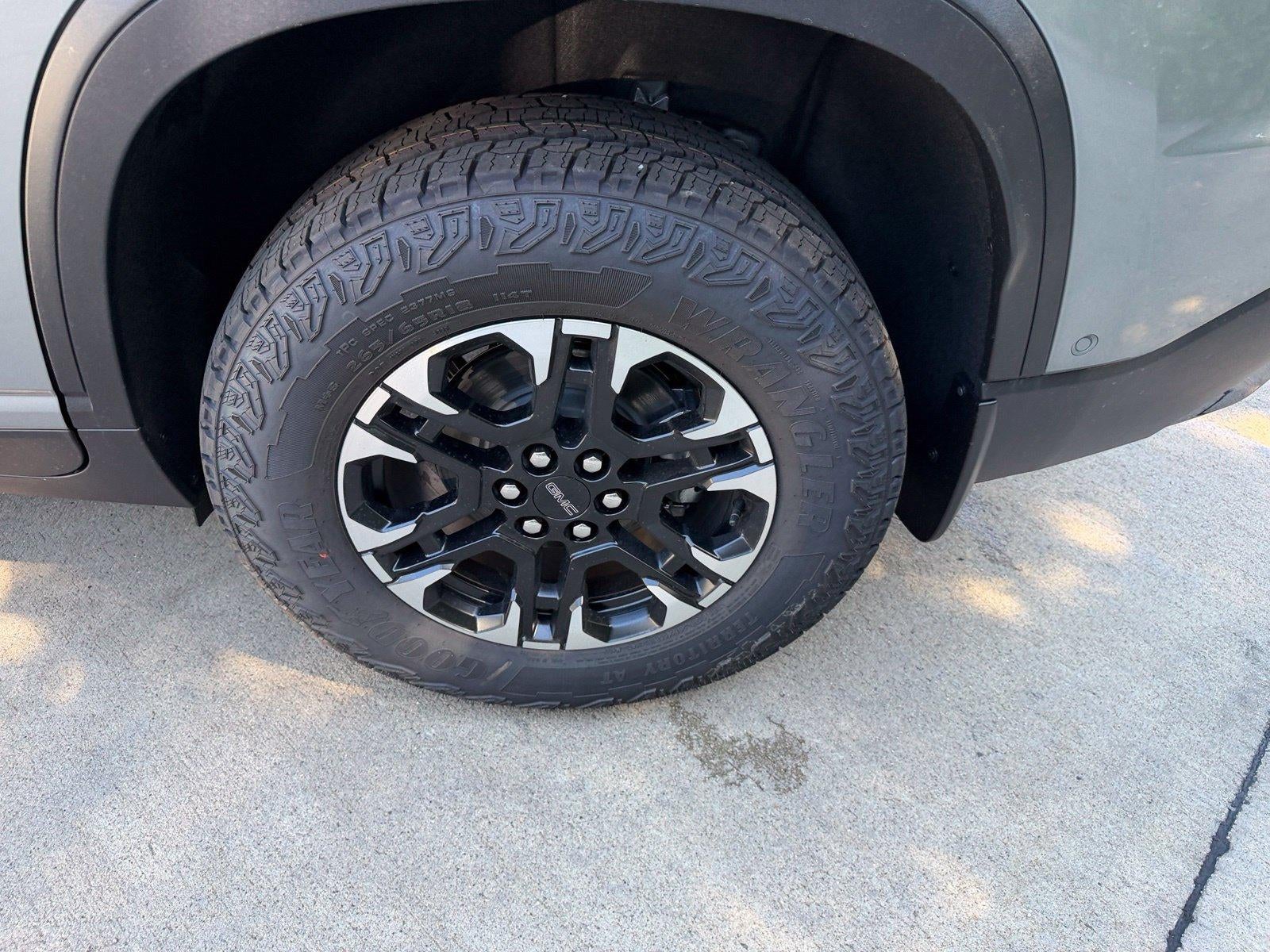 2027 GMC Acadia AWD AT4