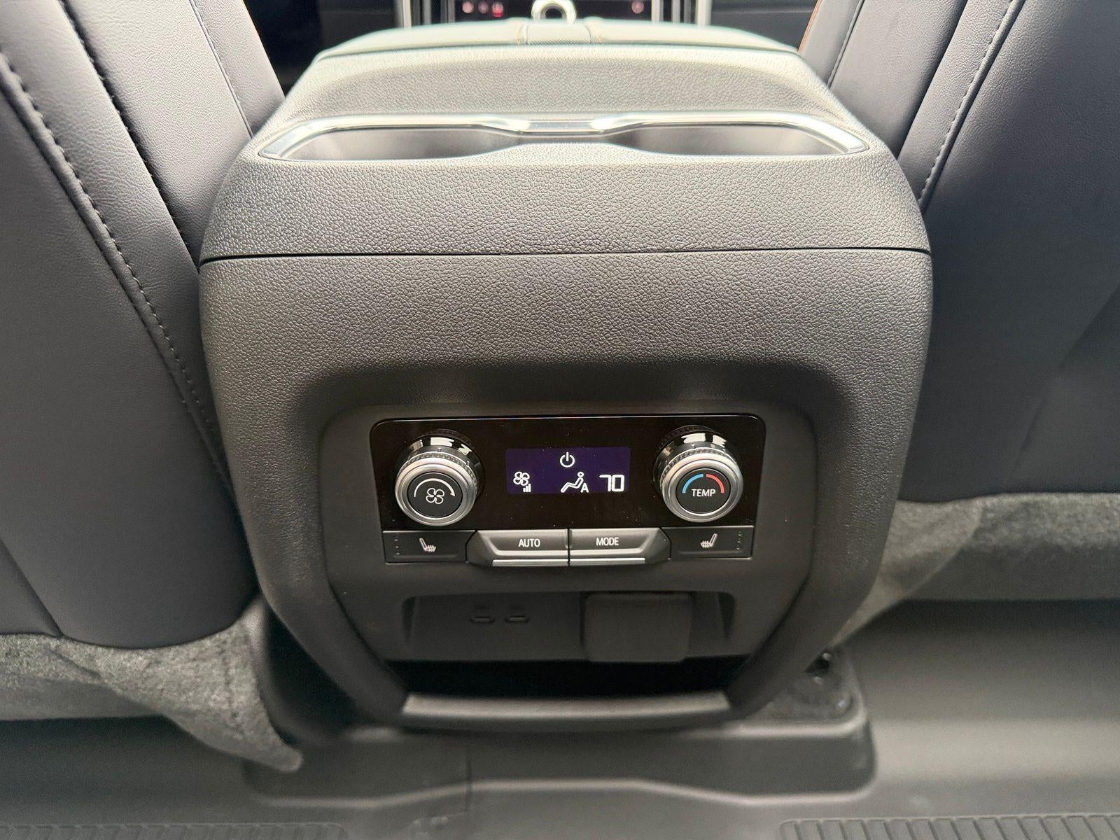 2027 GMC Acadia AWD AT4