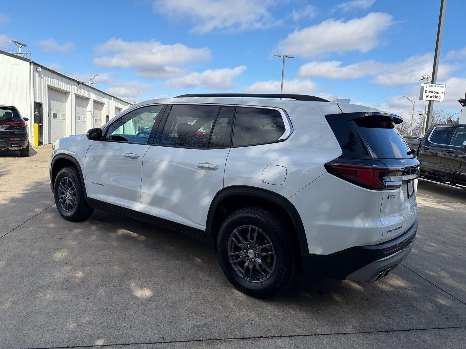 2025 GMC Acadia Elevation