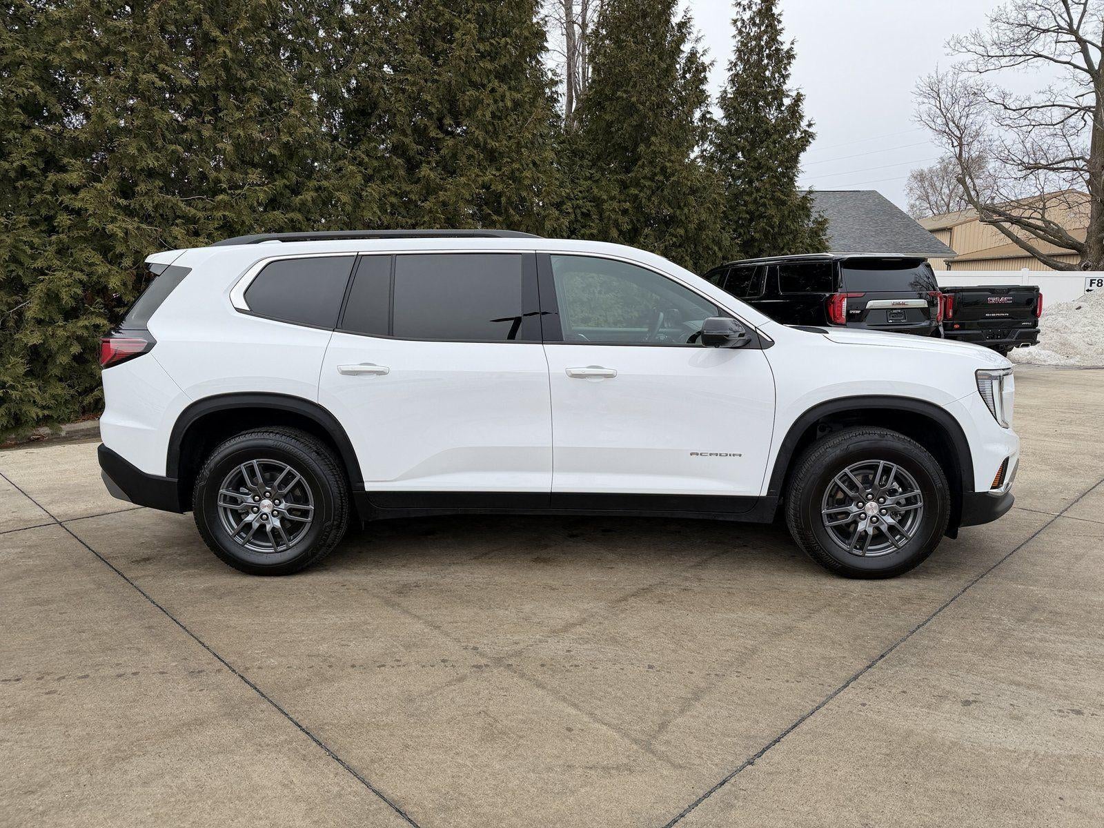 2025 GMC Acadia Elevation