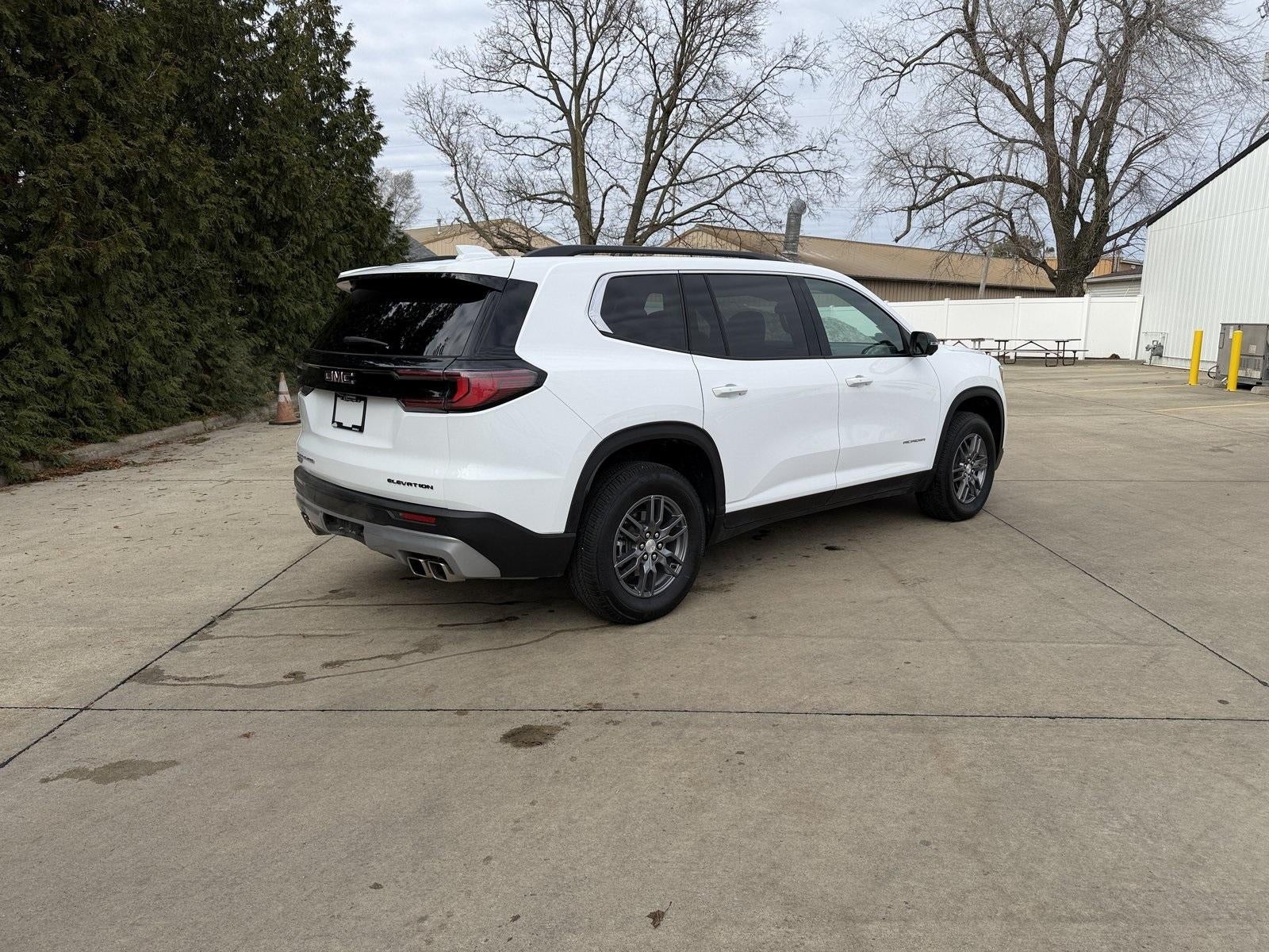 2025 GMC Acadia Elevation