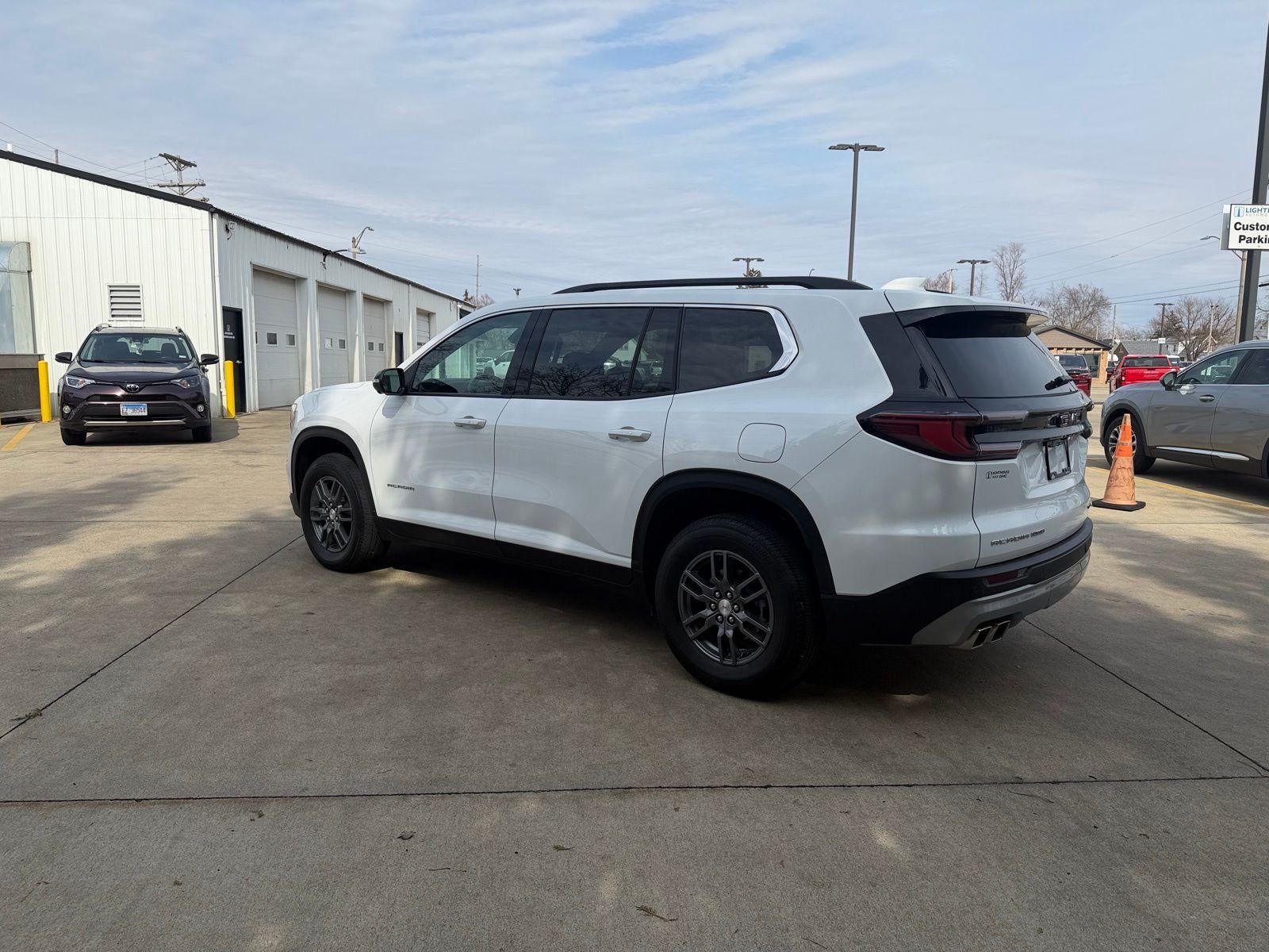 2025 GMC Acadia Elevation