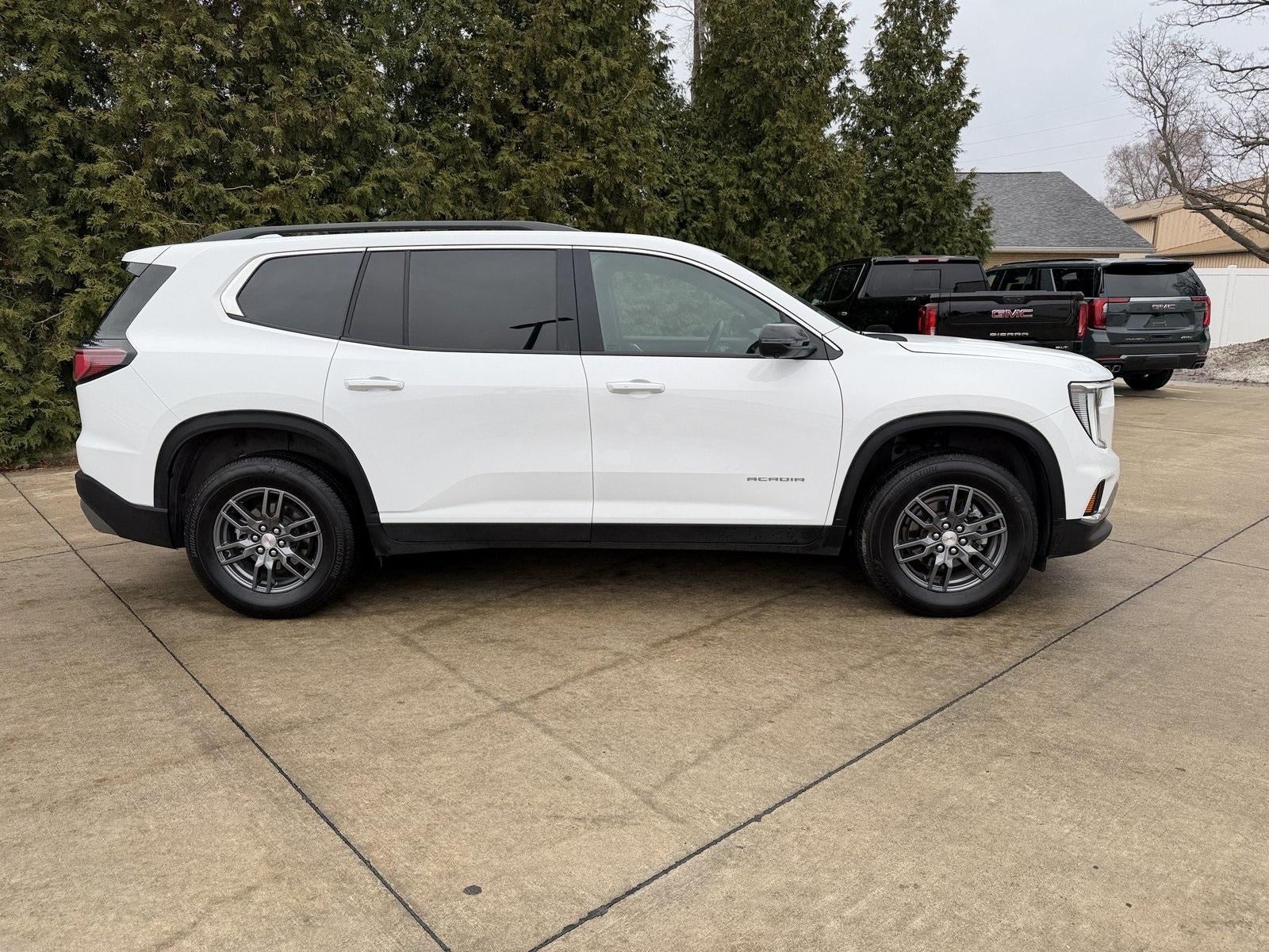 2025 GMC Acadia Elevation