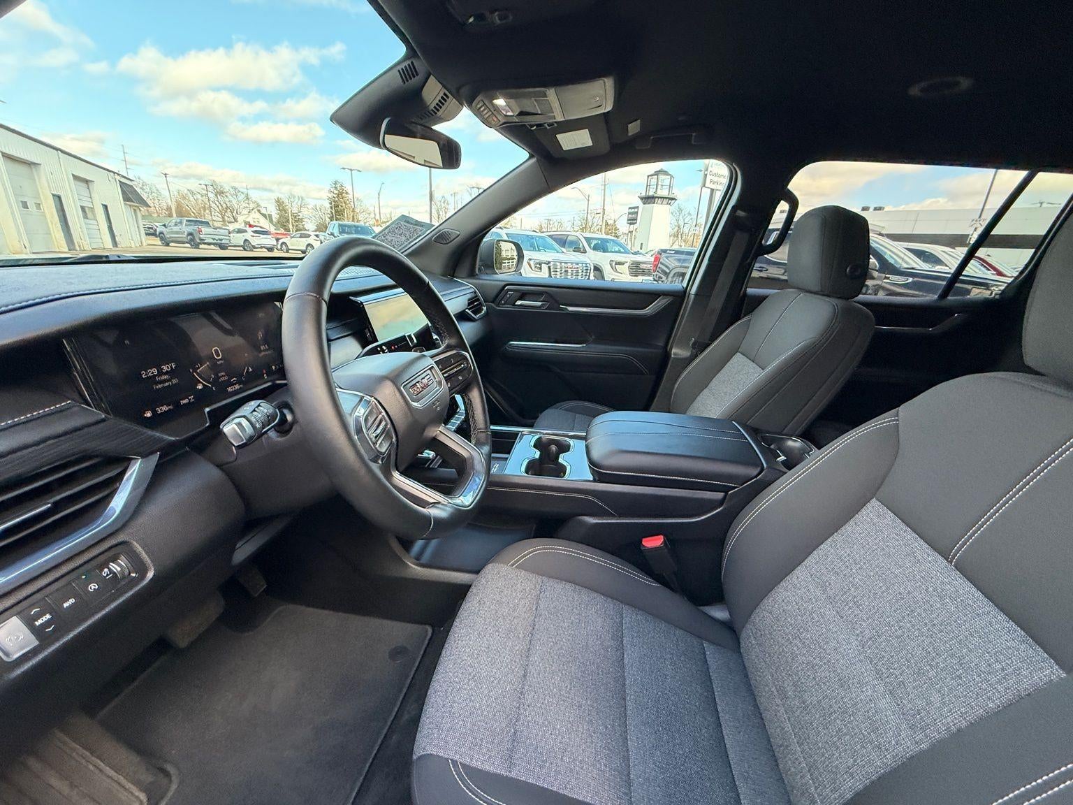 2025 GMC Acadia Elevation