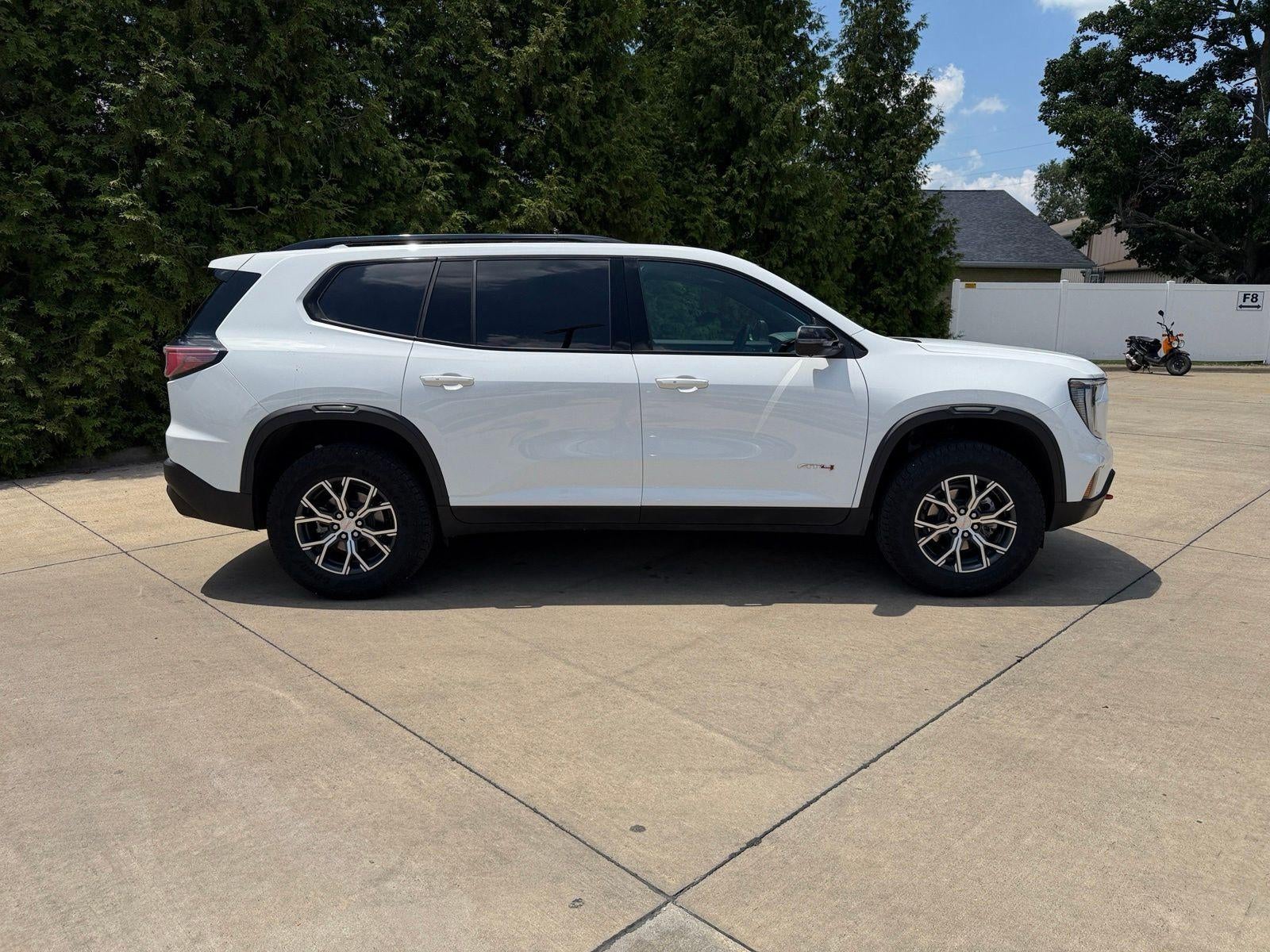 2024 GMC Acadia AT4