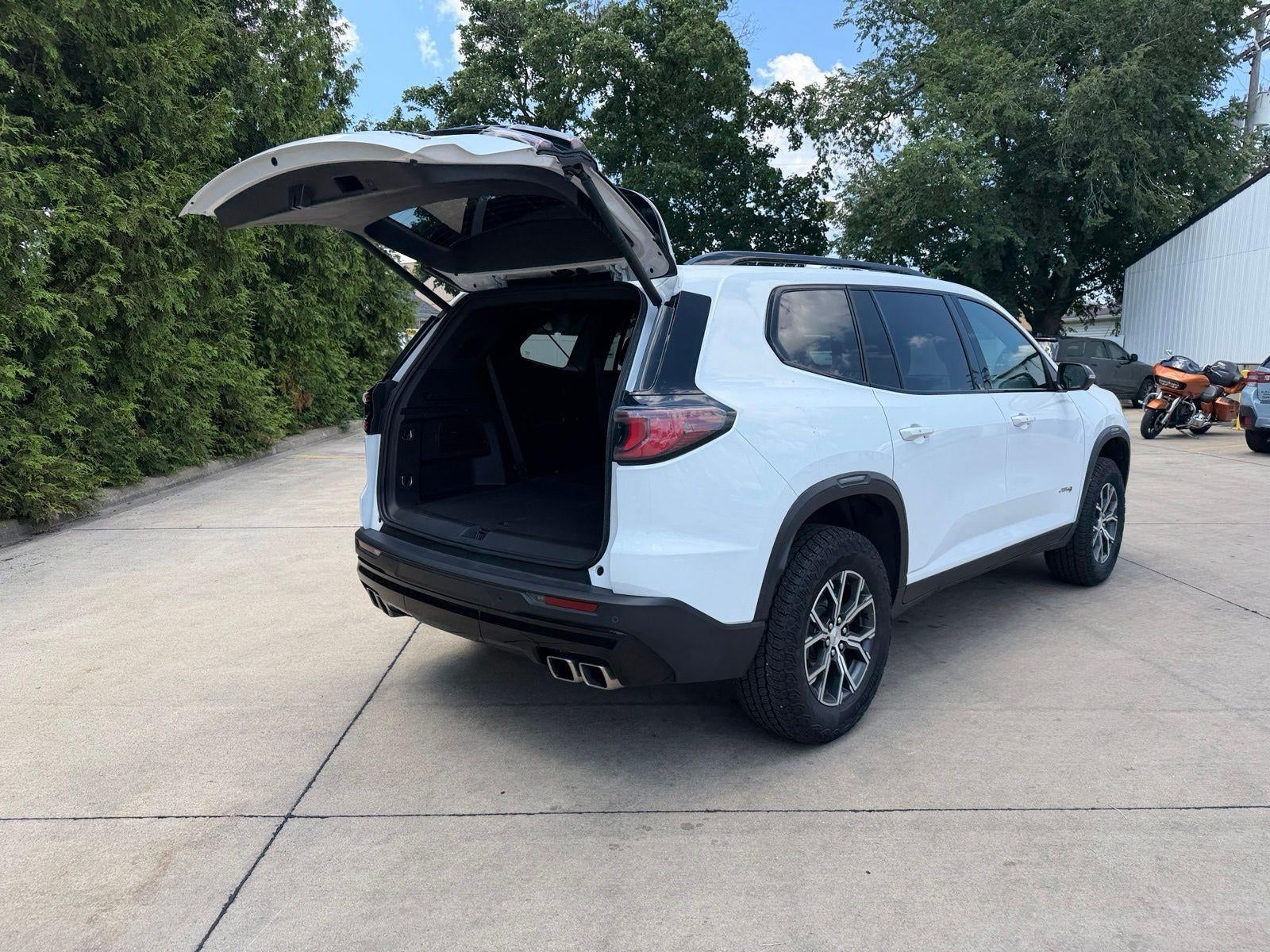 2024 GMC Acadia AT4