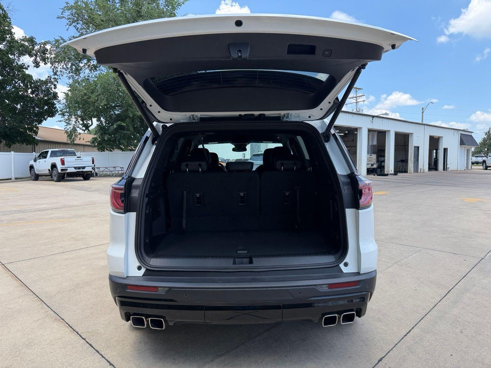 2024 GMC Acadia AT4