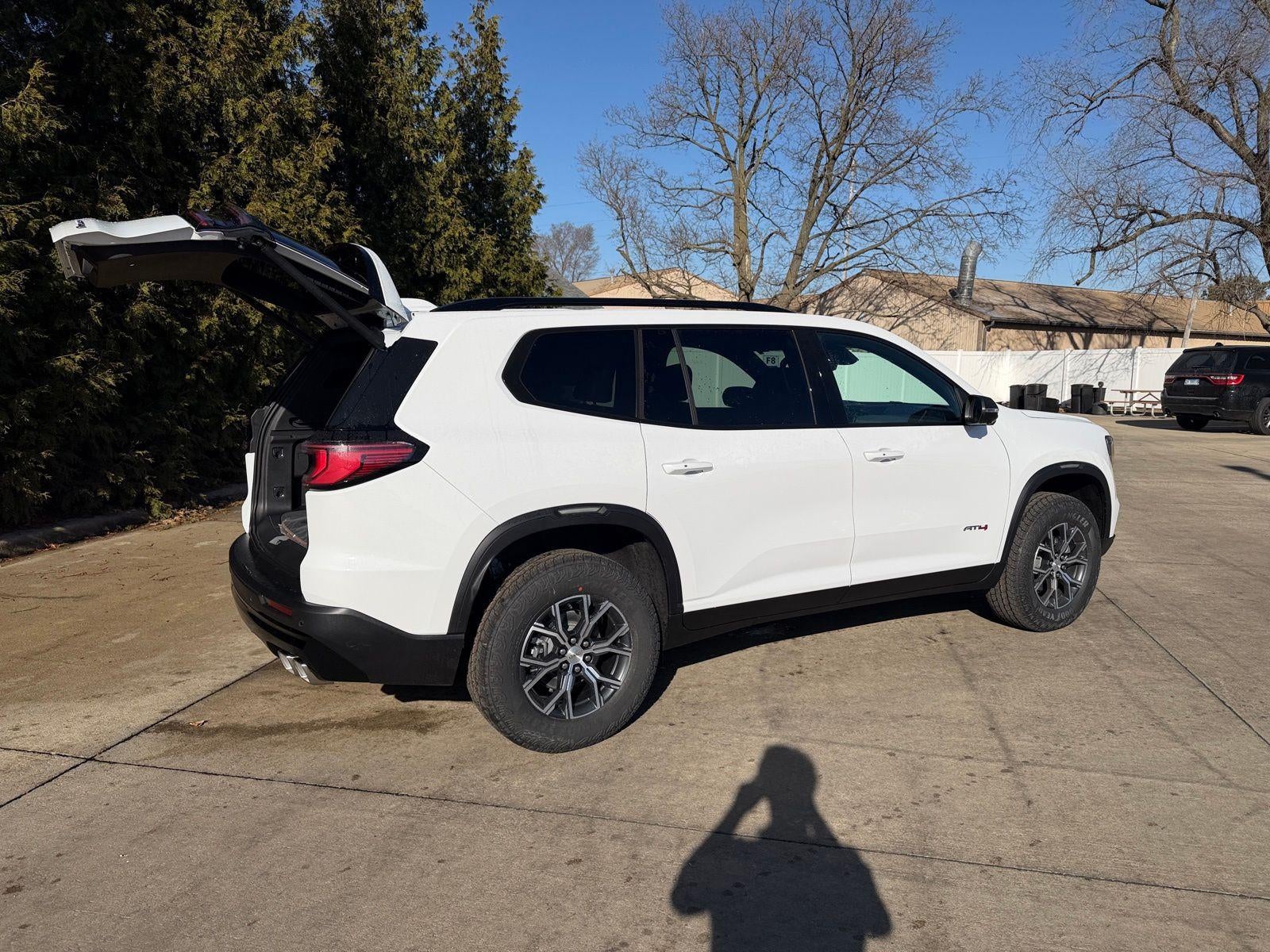 2026 GMC Acadia AWD AT4