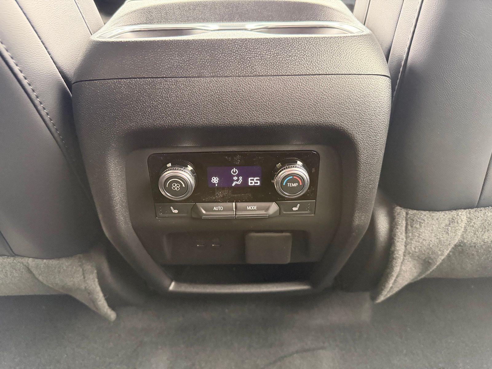 2026 GMC Acadia AWD AT4