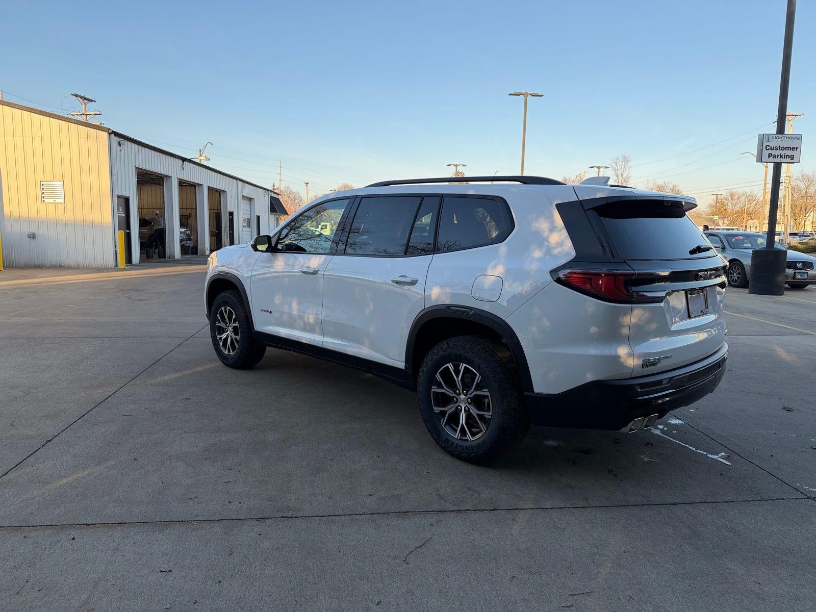 2026 GMC Acadia AWD AT4