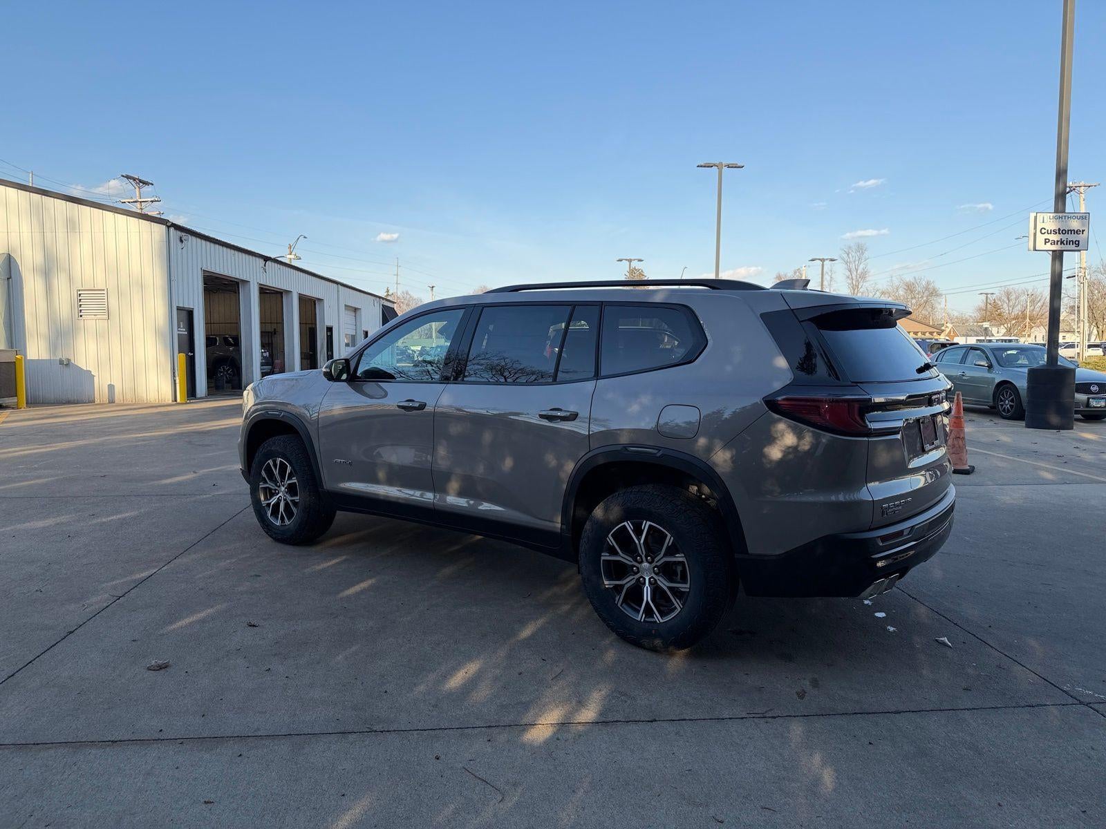 2026 GMC Acadia AWD AT4