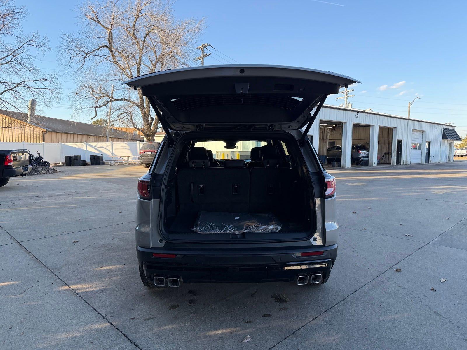 2026 GMC Acadia AWD AT4