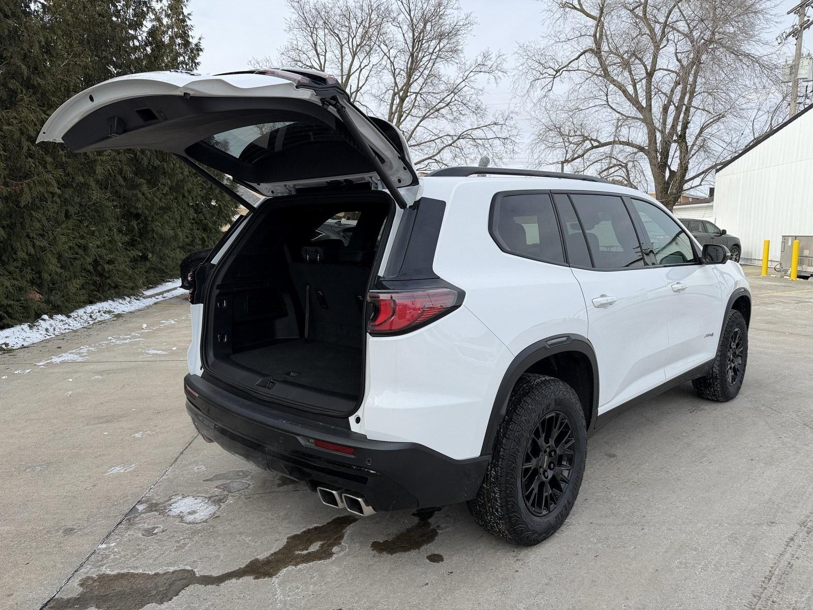 2026 GMC Acadia AWD AT4