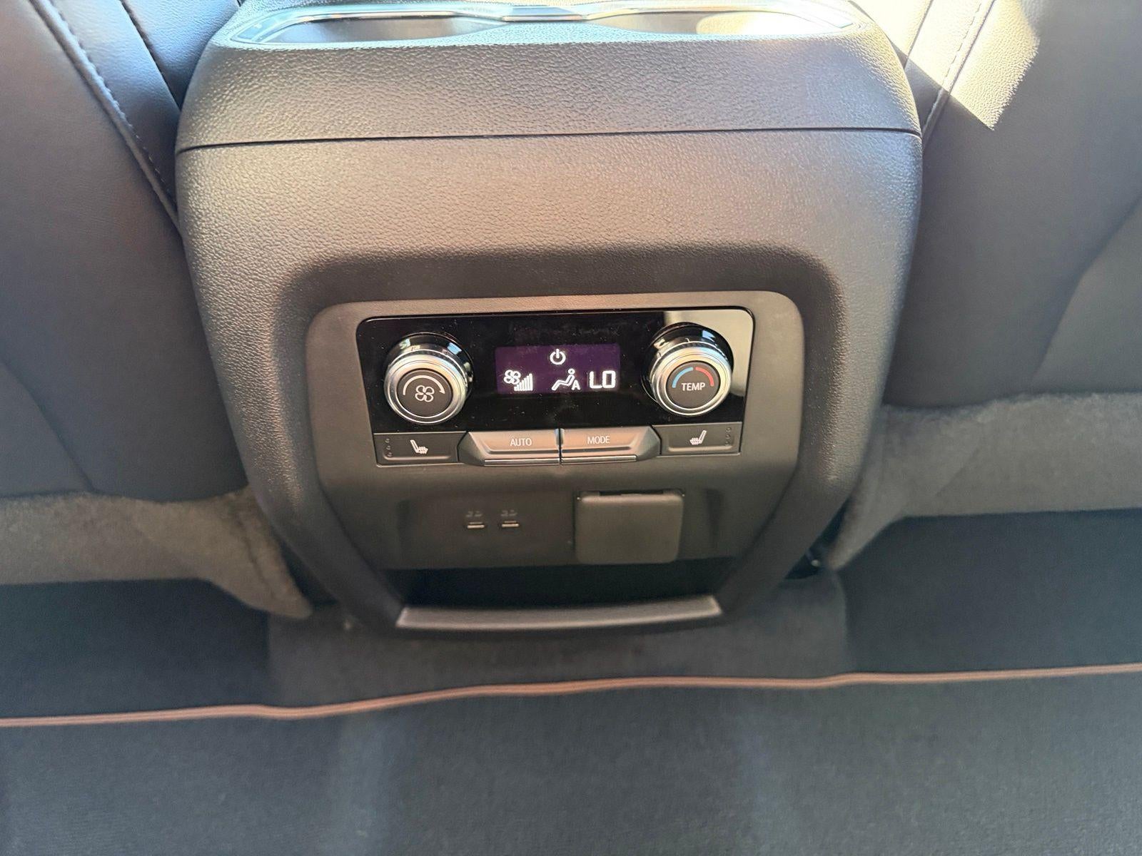 2026 GMC Acadia AWD AT4