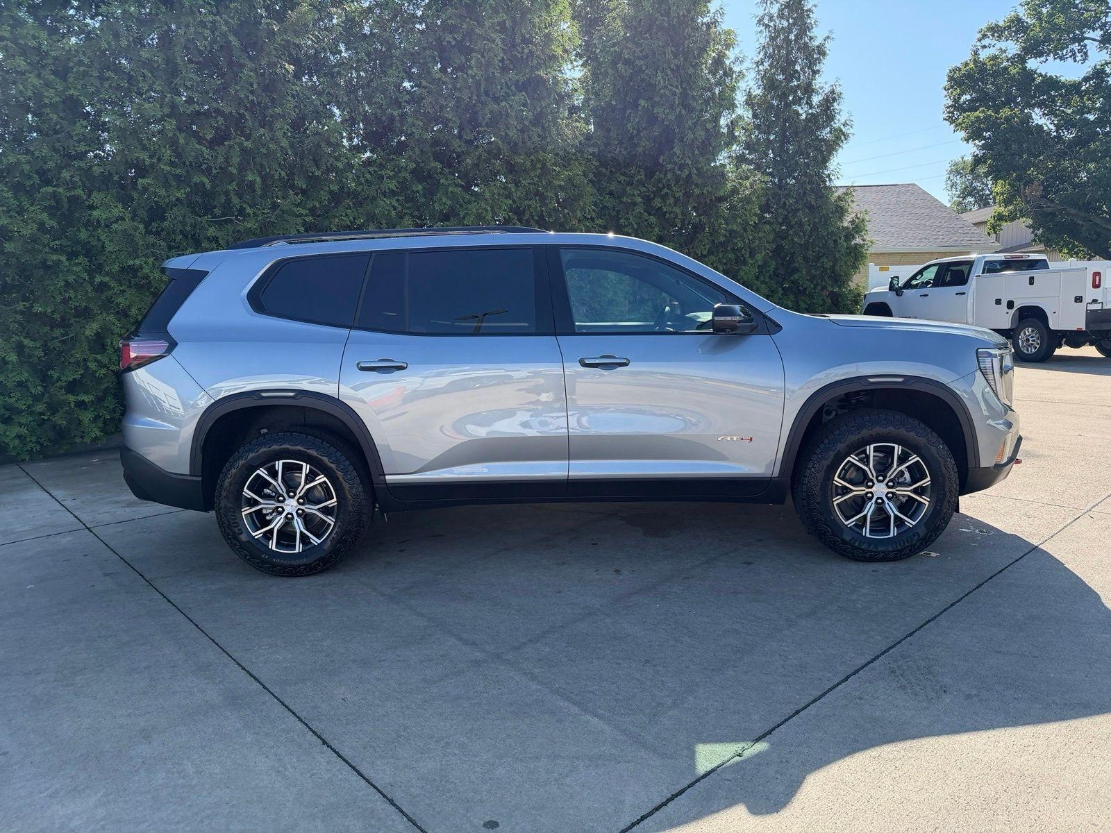 2026 GMC Acadia AWD AT4