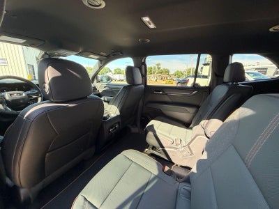 2026 GMC Acadia AWD AT4