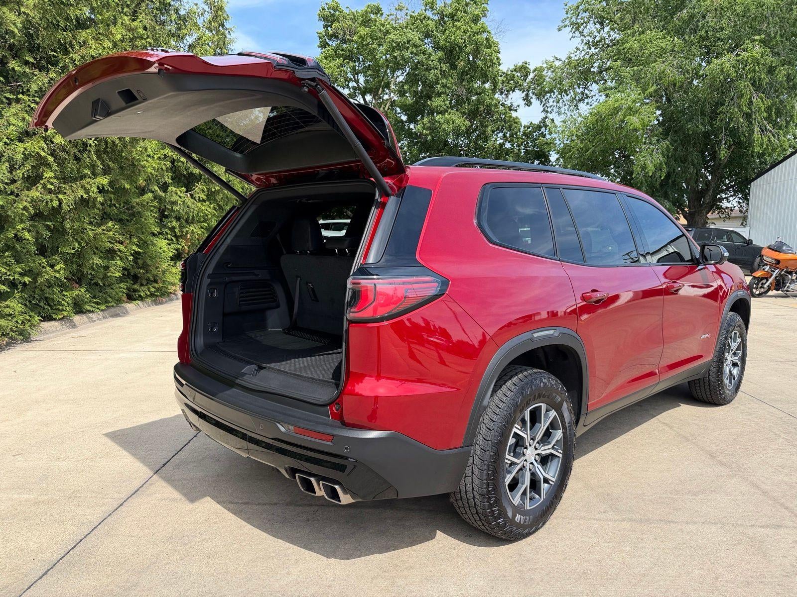 2025 GMC Acadia AT4