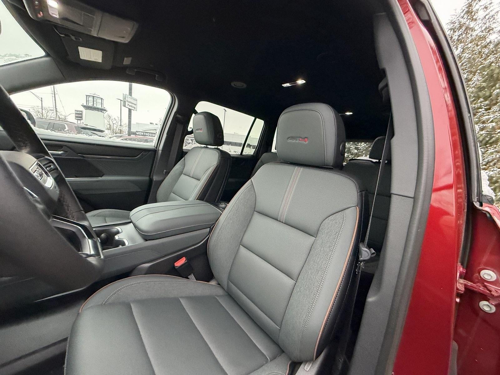 2025 GMC Acadia AWD AT4