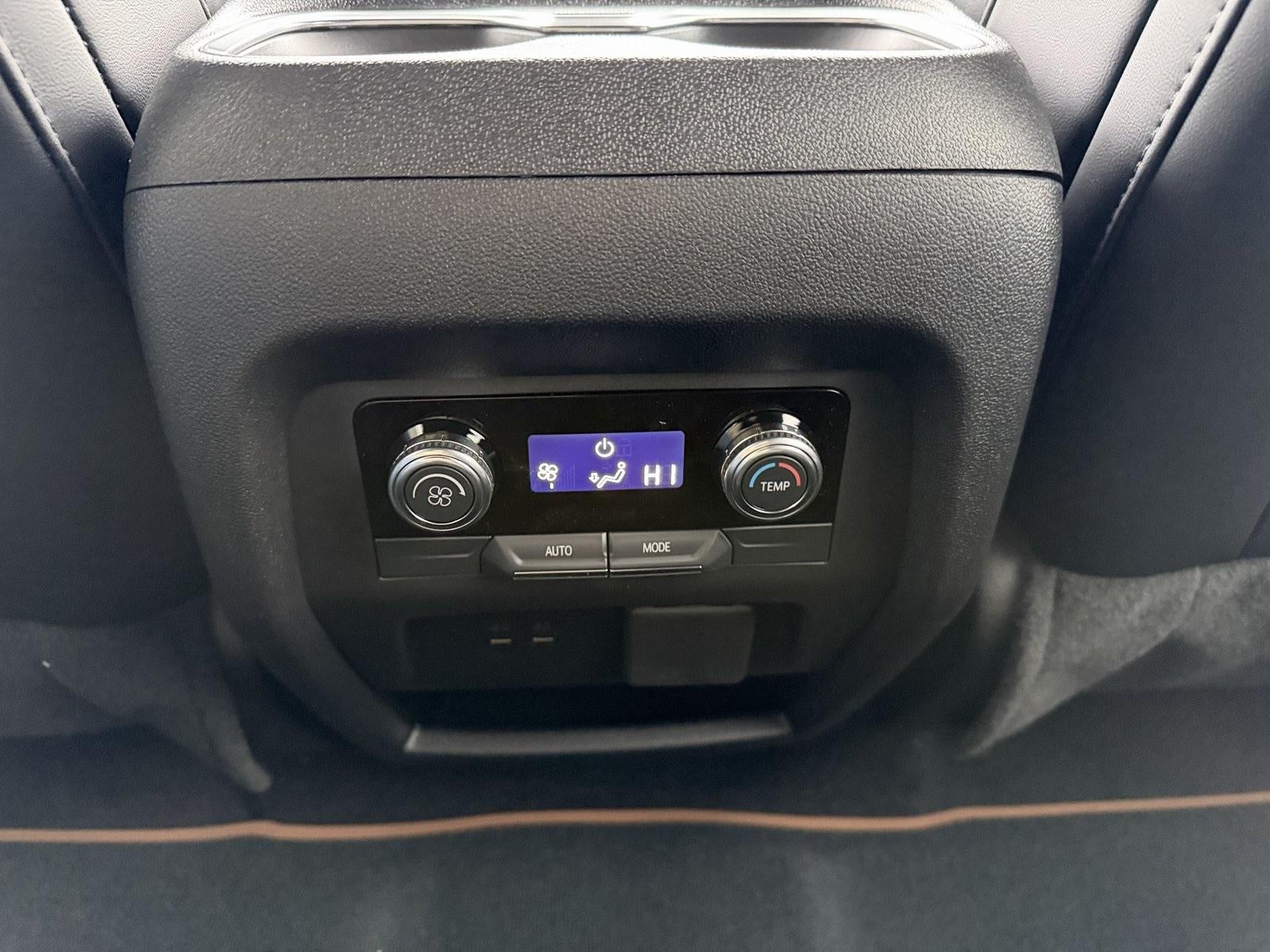 2025 GMC Acadia AWD AT4