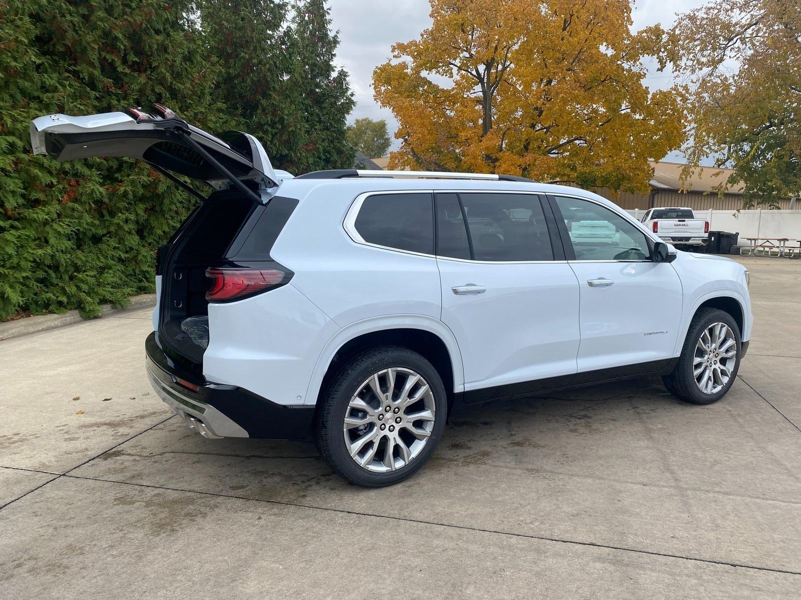 2026 GMC Acadia AWD Denali