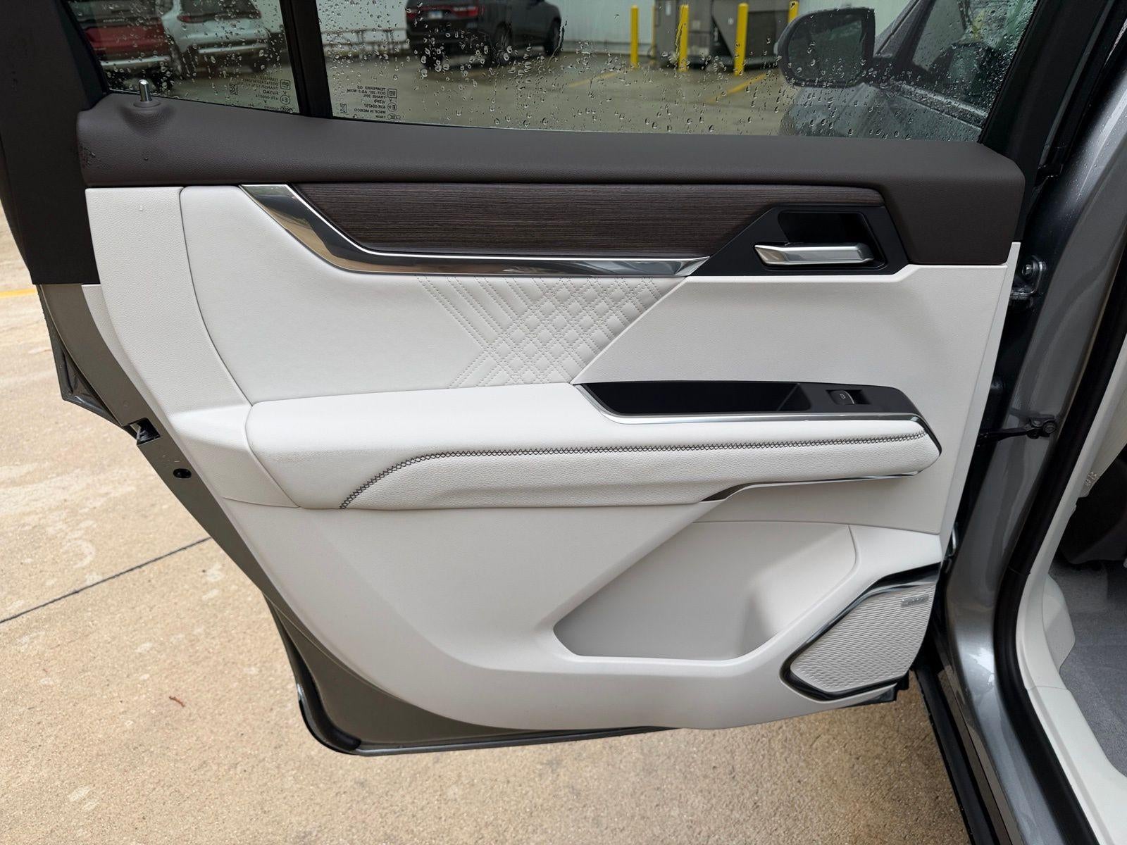 2026 GMC Acadia AWD Denali