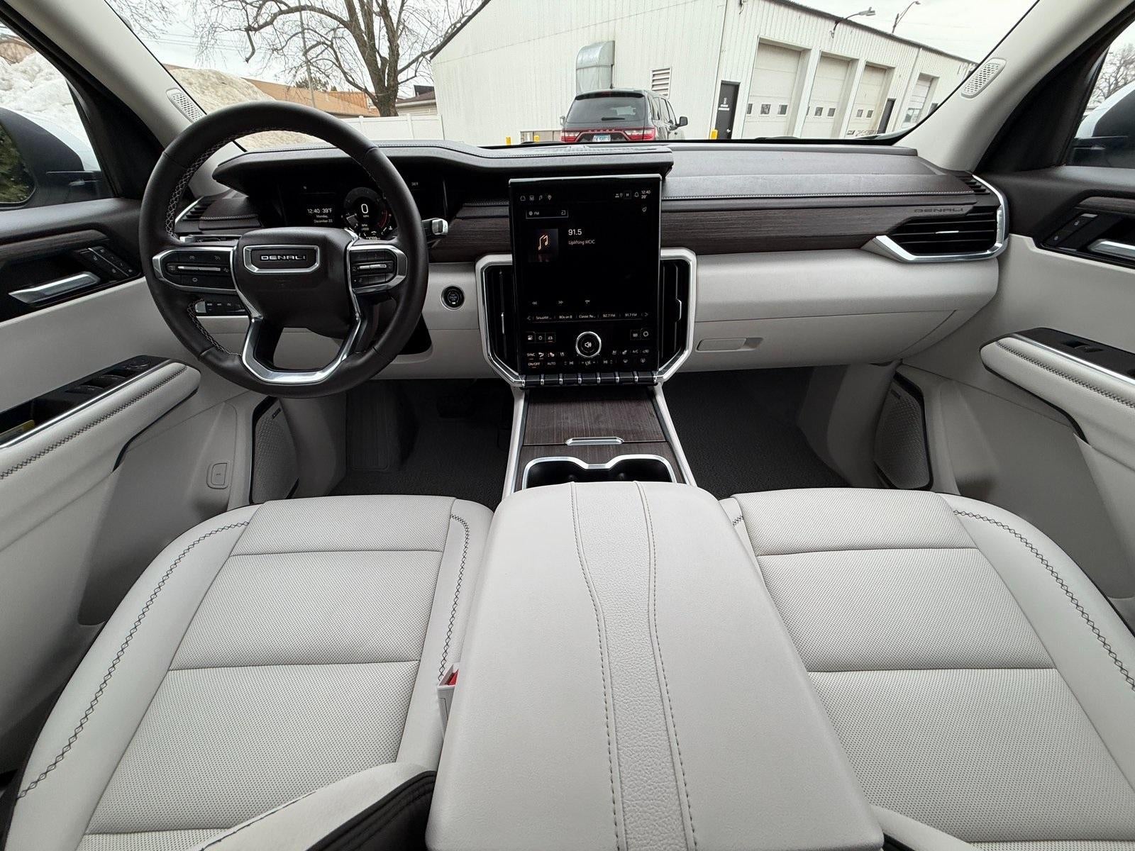 2025 GMC Acadia Denali