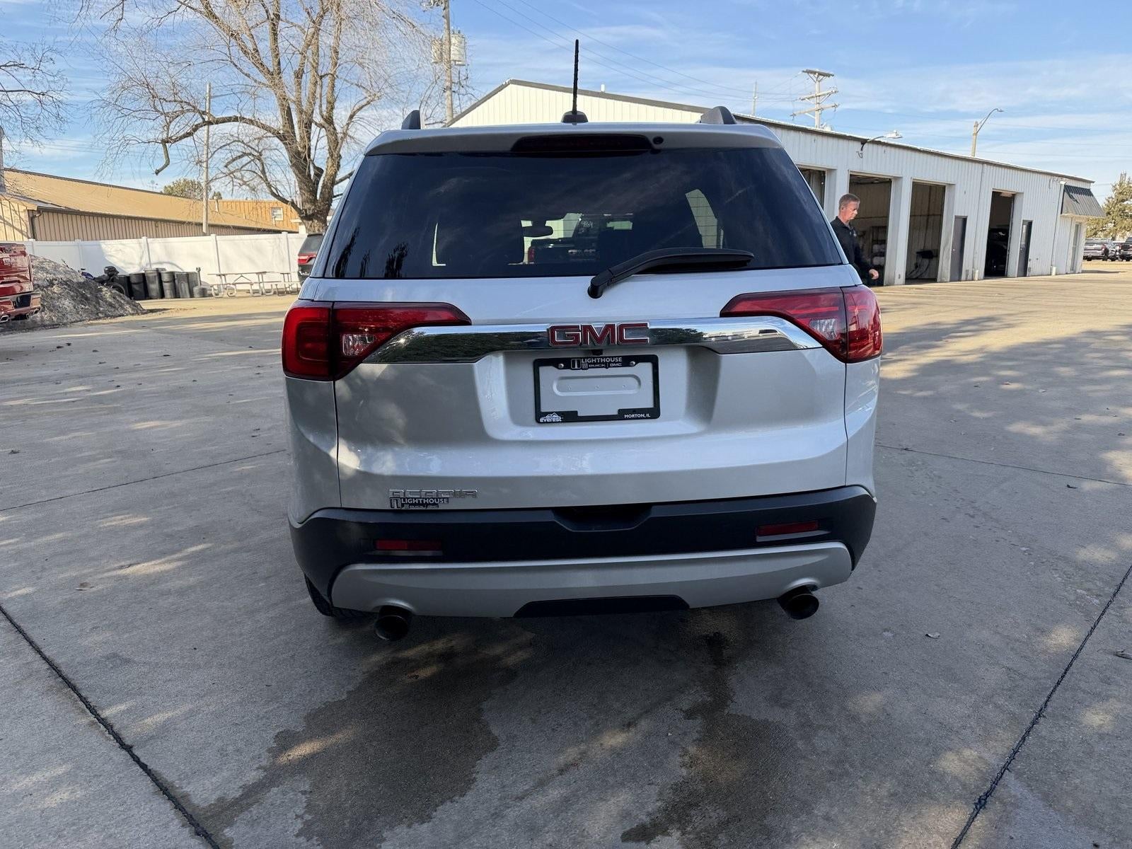 2017 GMC Acadia SLE-2